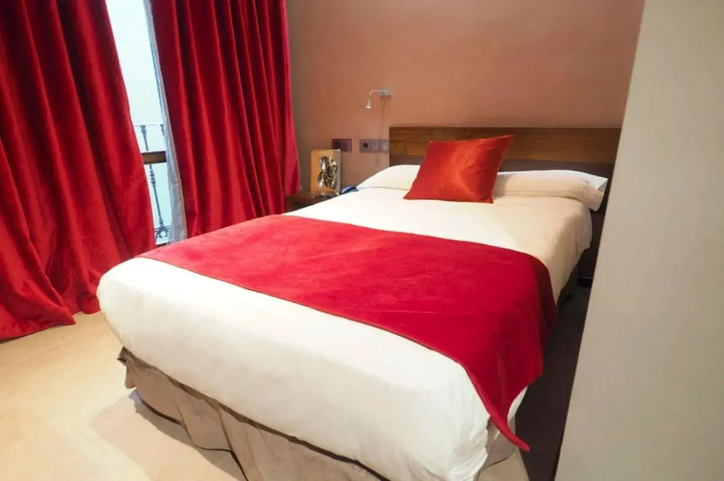 Bedroom, Bed in Hotel Palacio del Obispo Bedroom, Bed in Hotel Palacio del Obispo