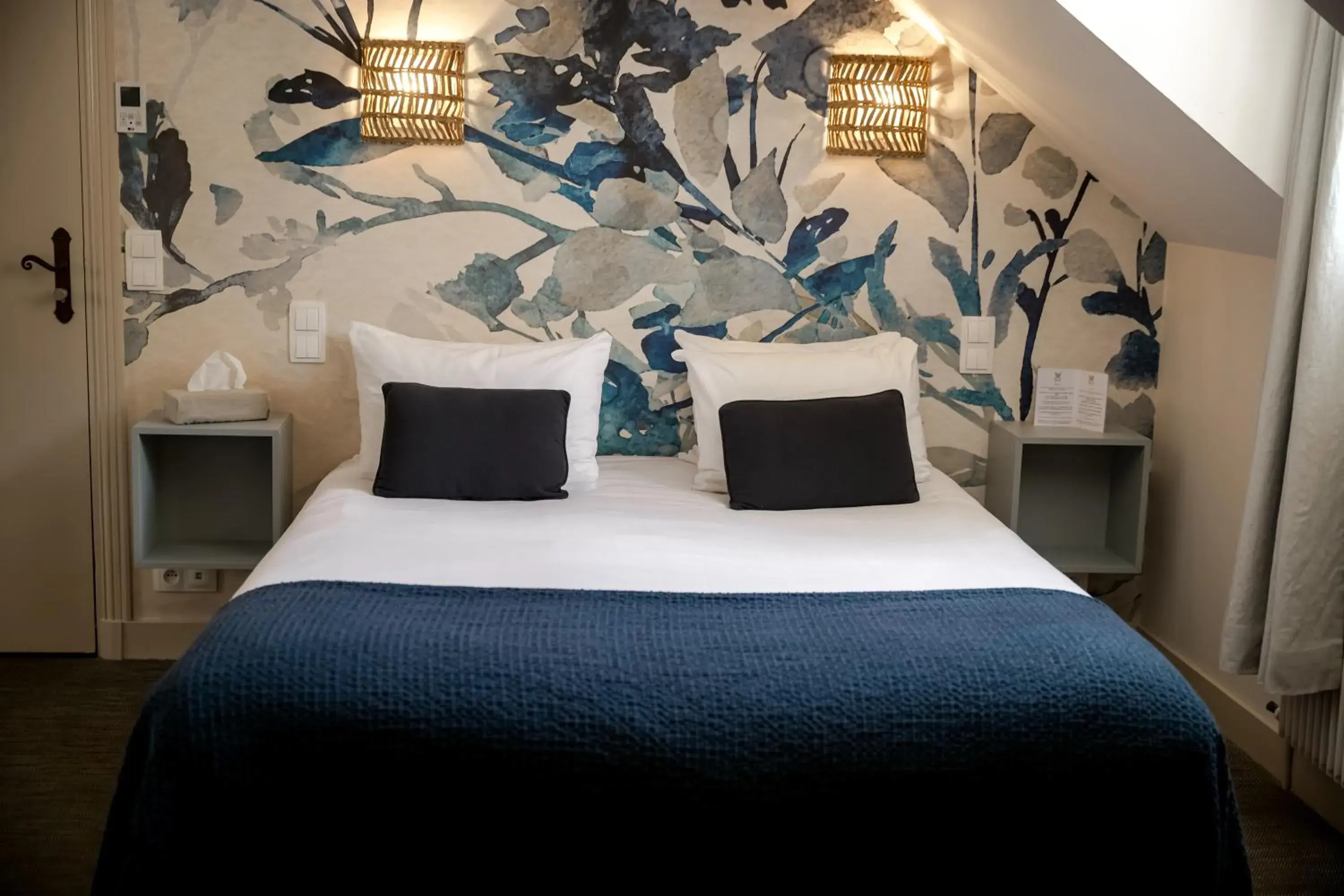 Tradition Double Room in Hôtel de Biencourt Tradition Double Room in Hôtel de Biencourt