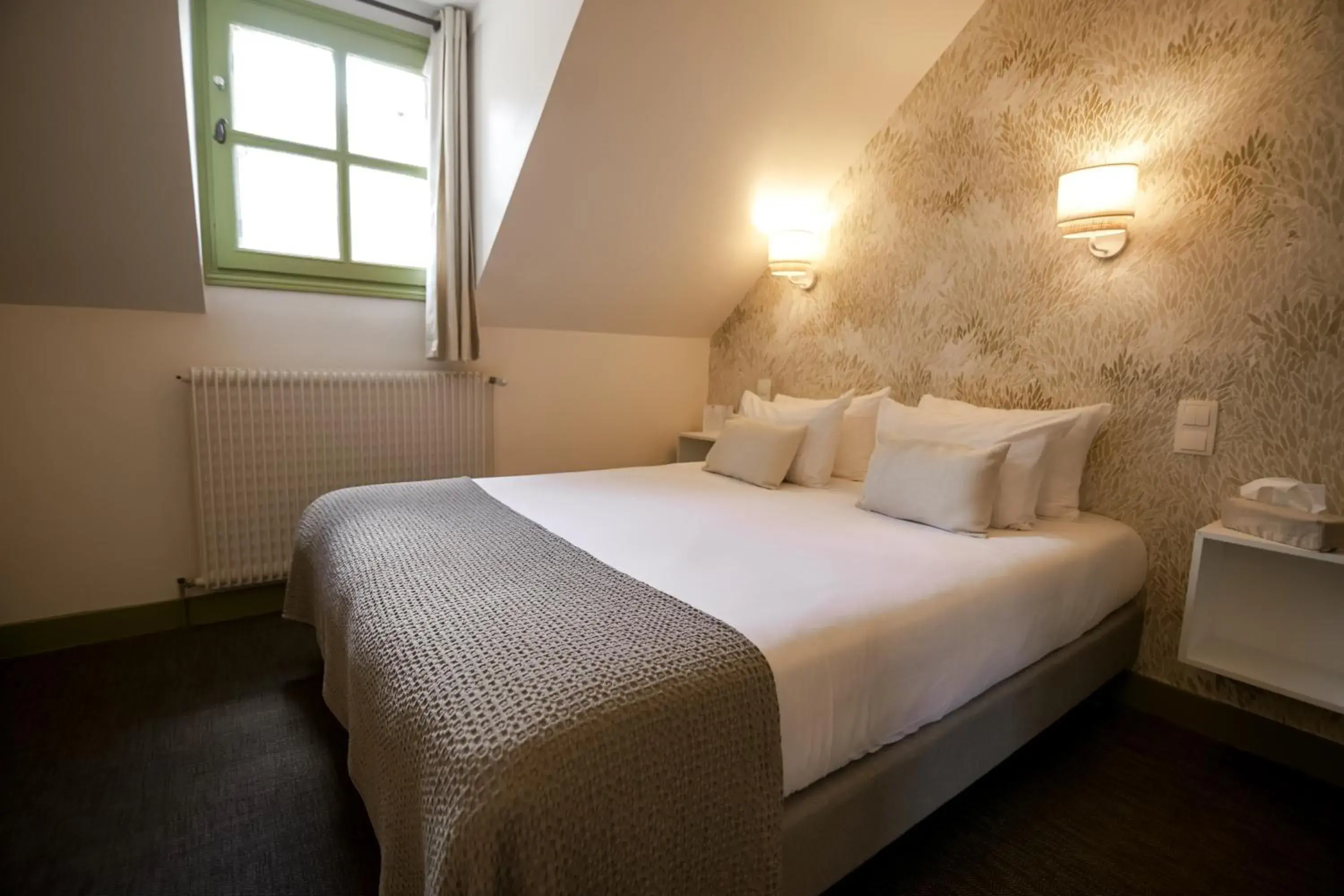 Tradition Double Room in Hôtel de Biencourt Tradition Double Room in Hôtel de Biencourt