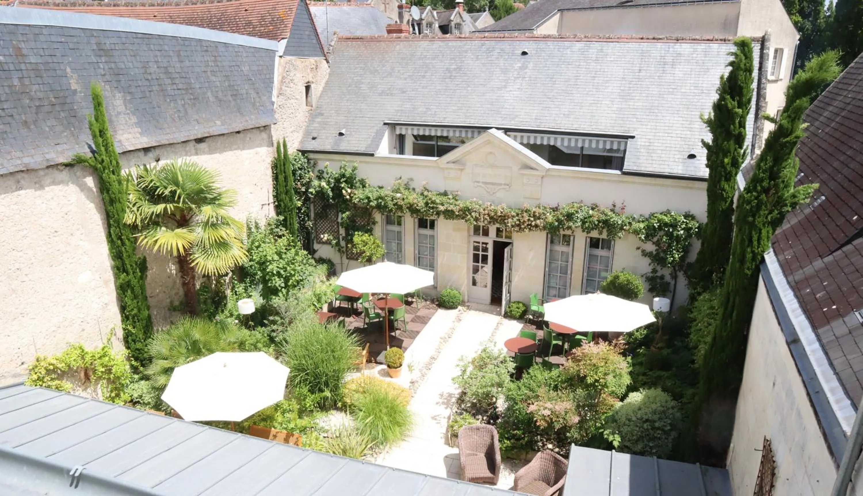 Patio in Hôtel de Biencourt