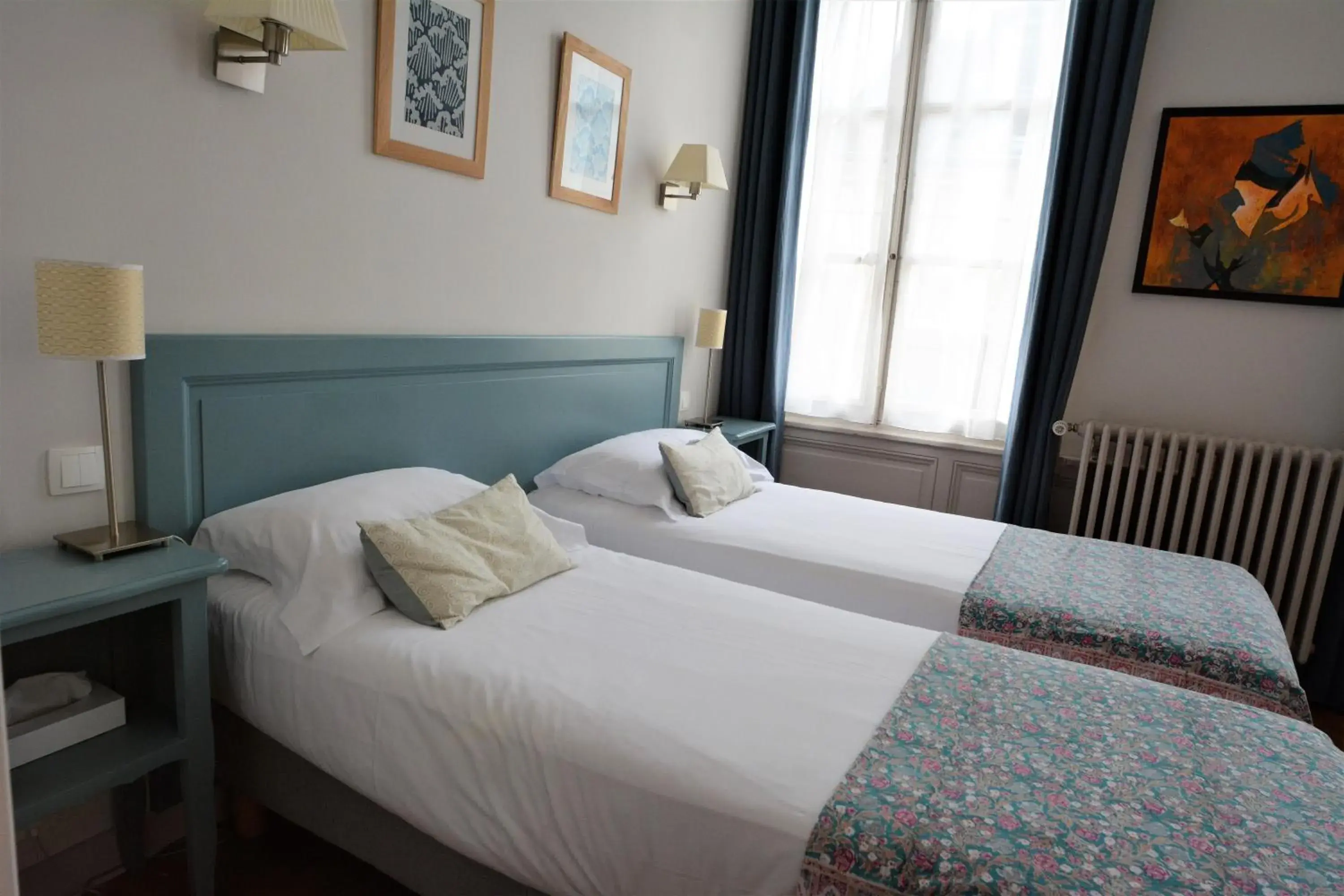 Comfort Twin Room in Hôtel de Biencourt Comfort Twin Room in Hôtel de Biencourt