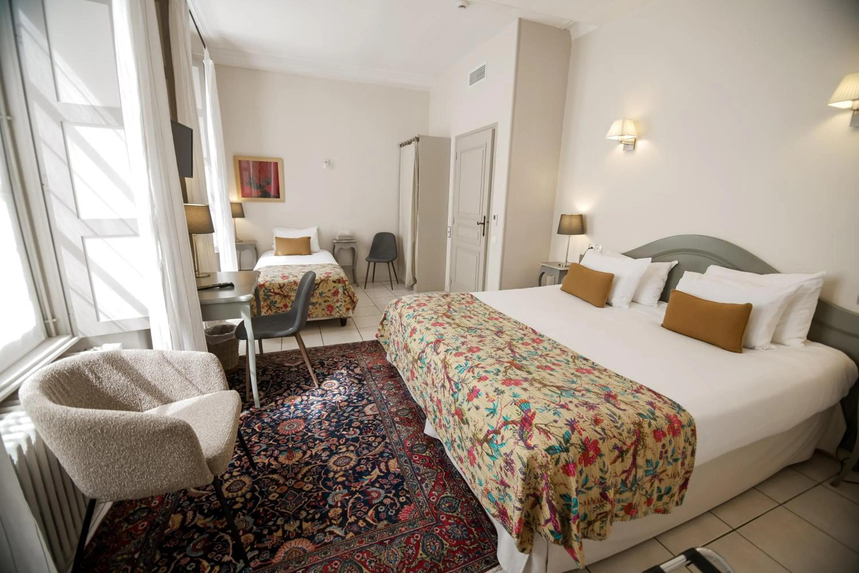 Photo of the whole room, Bed in Hôtel de Biencourt