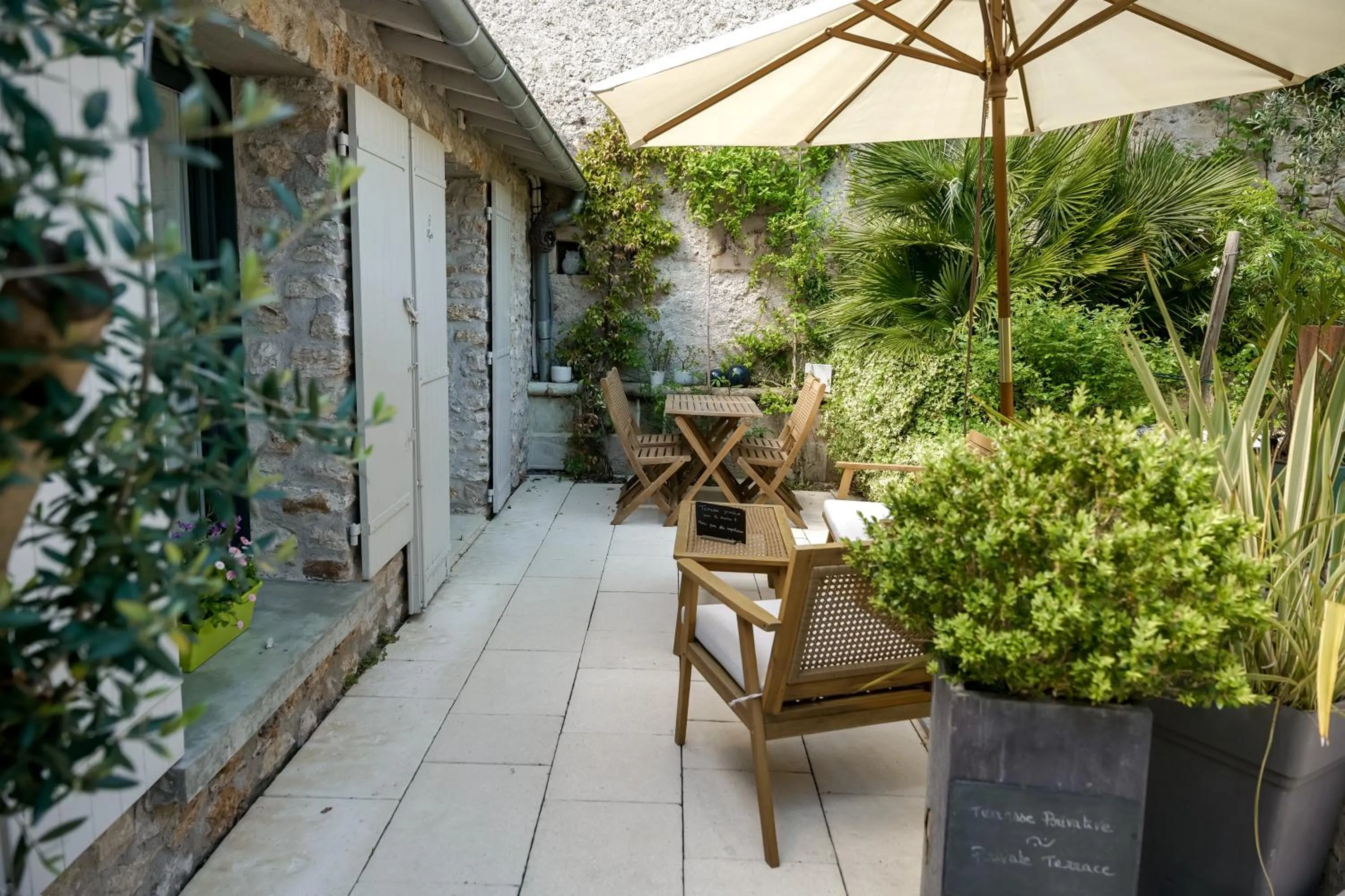 Patio in Hôtel de Biencourt
