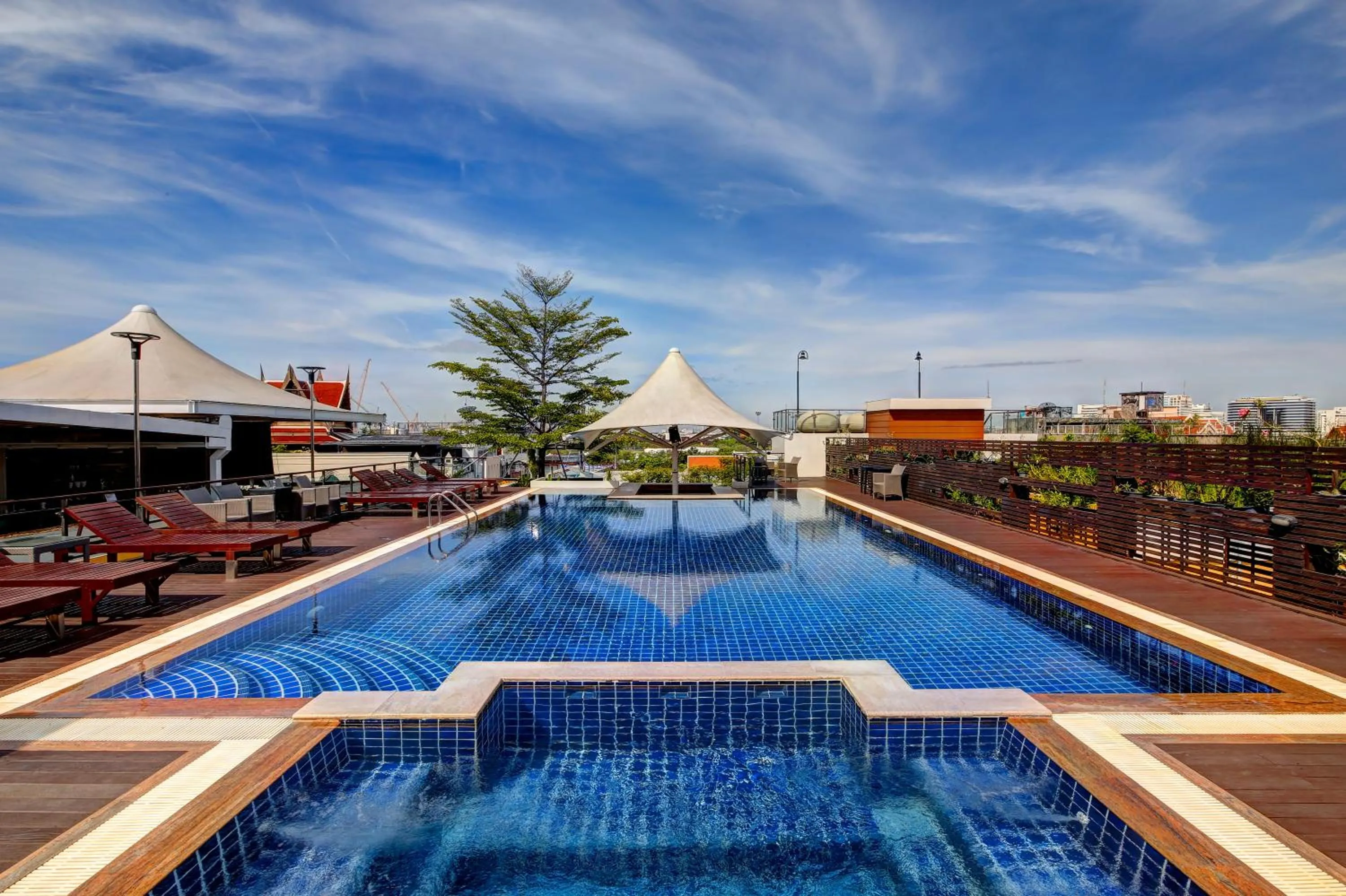 Swimming pool in Dang Derm Khaosan