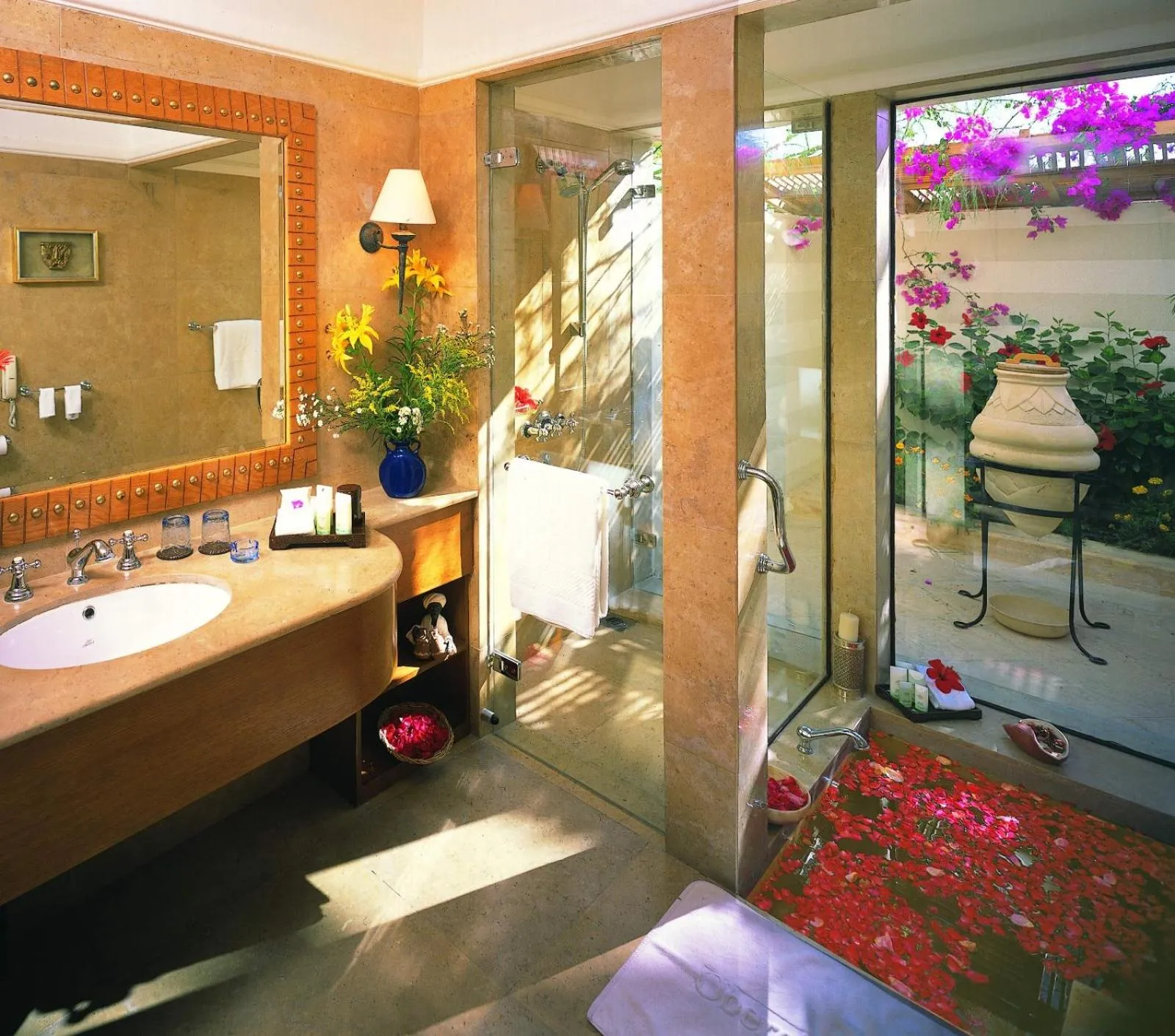 Bathroom in The Oberoi Beach Resort, Sahl Hasheesh