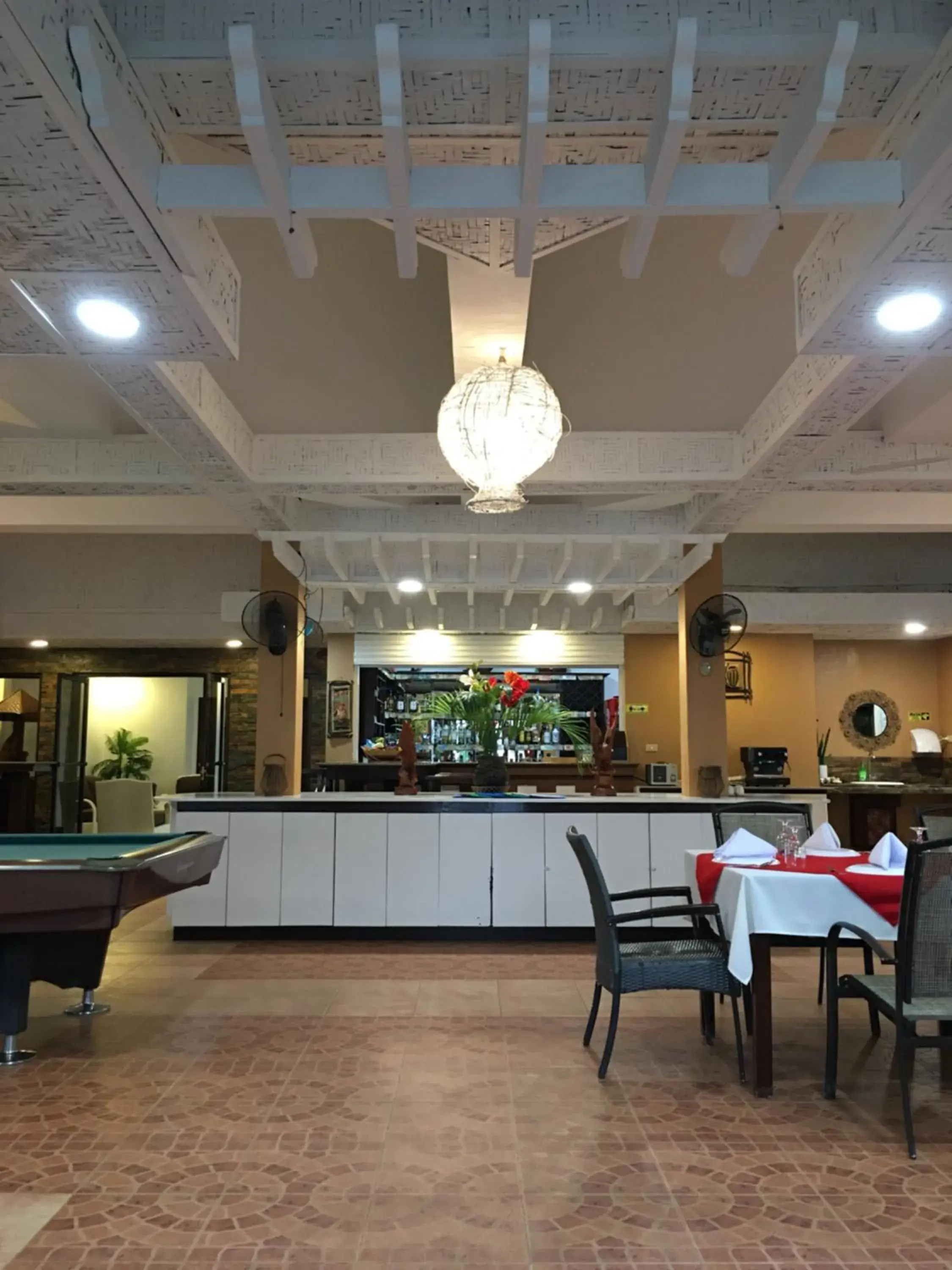 Restaurant/places to eat in Anda White Beach Resort Restaurant/places to eat in Anda White Beach Resort