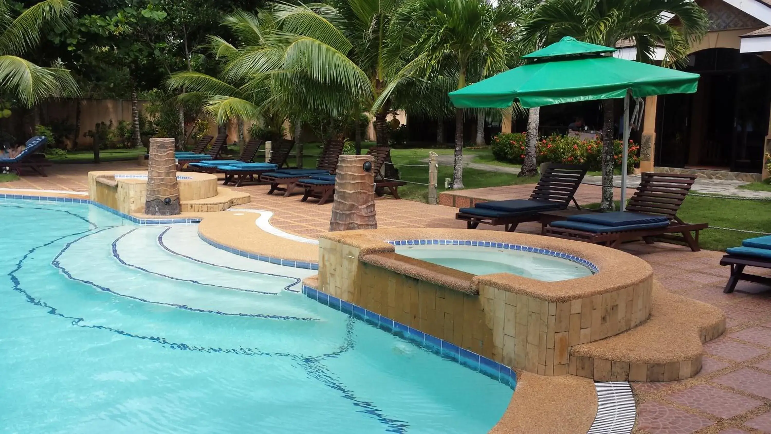 Swimming pool in Anda White Beach Resort Swimming pool in Anda White Beach Resort