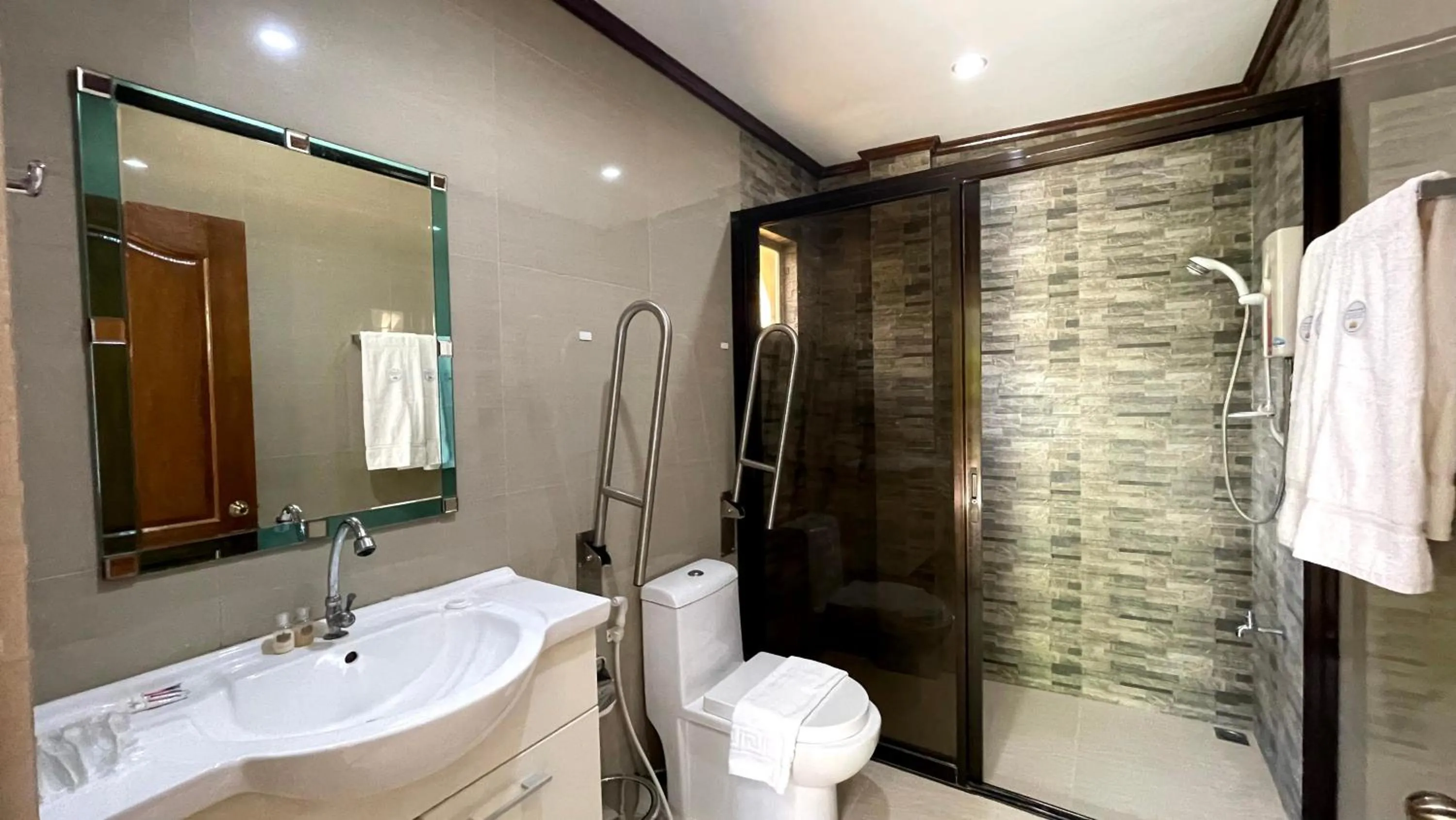 Shower in Anda White Beach Resort