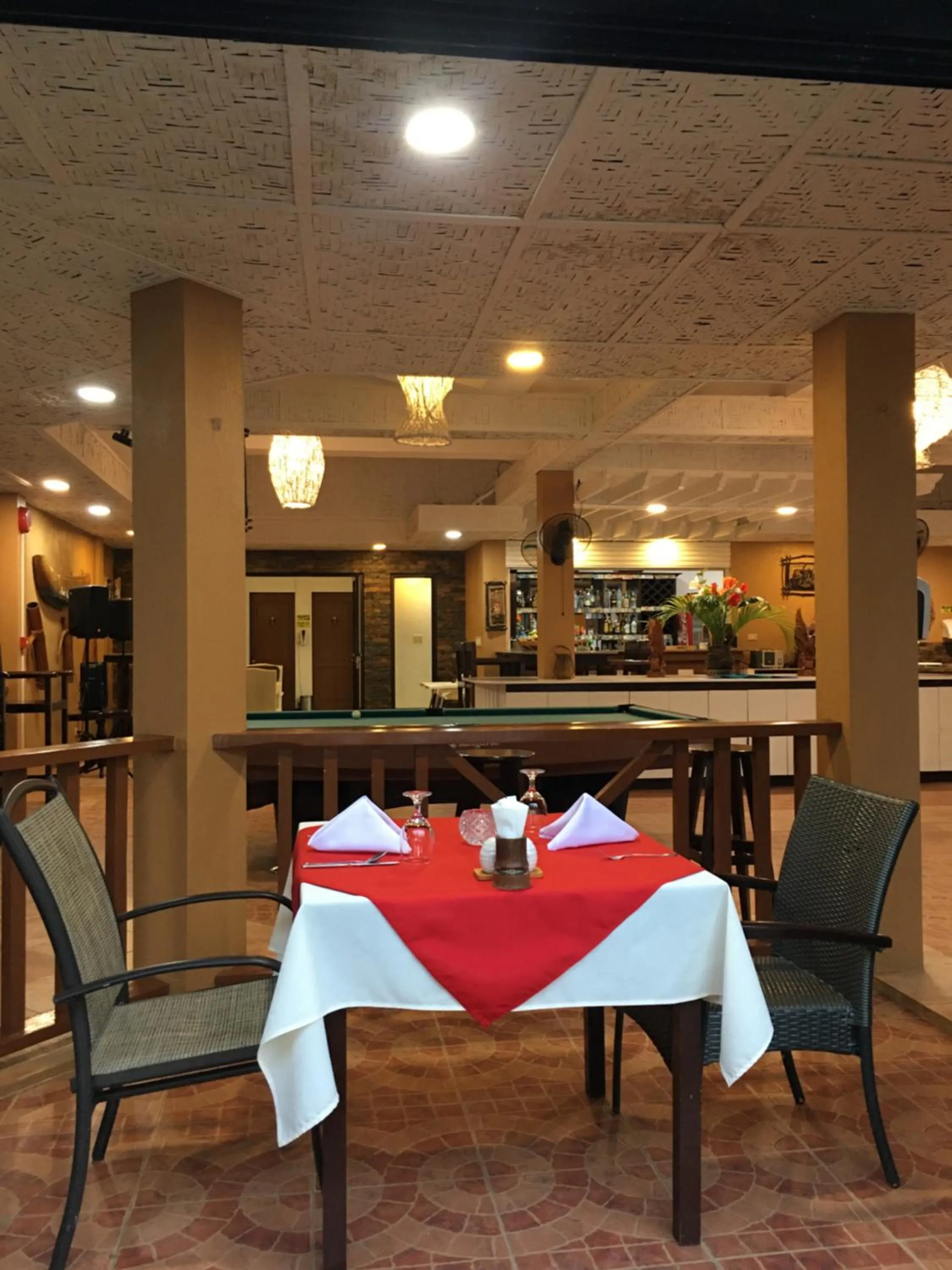 Restaurant/places to eat in Anda White Beach Resort