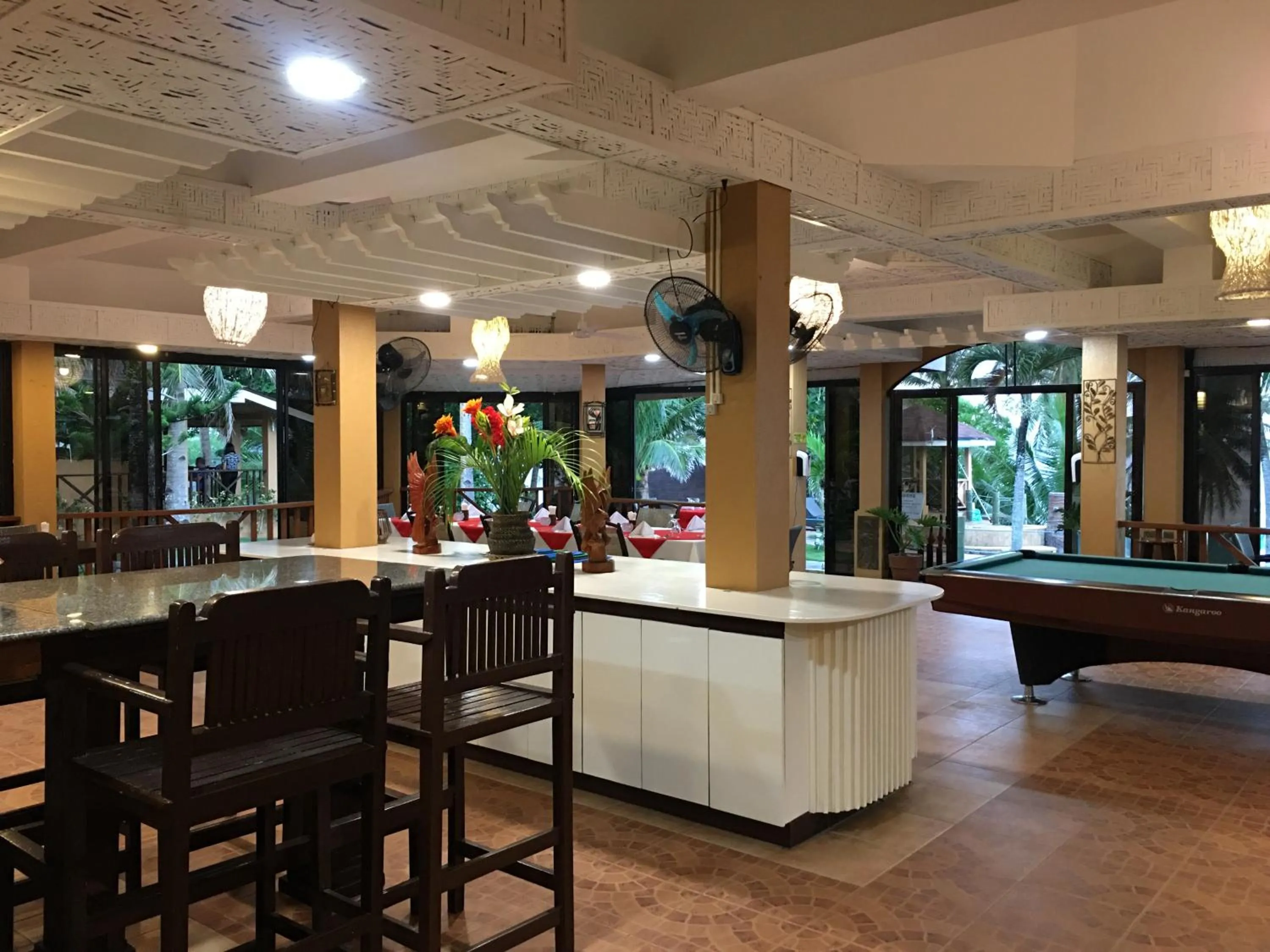 Restaurant/places to eat in Anda White Beach Resort