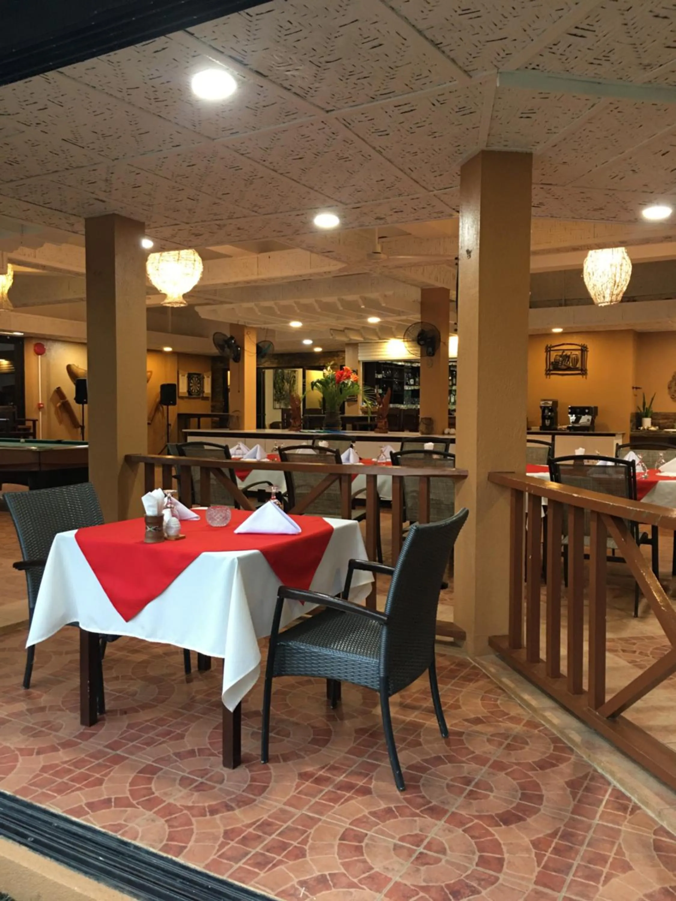 Restaurant/places to eat in Anda White Beach Resort