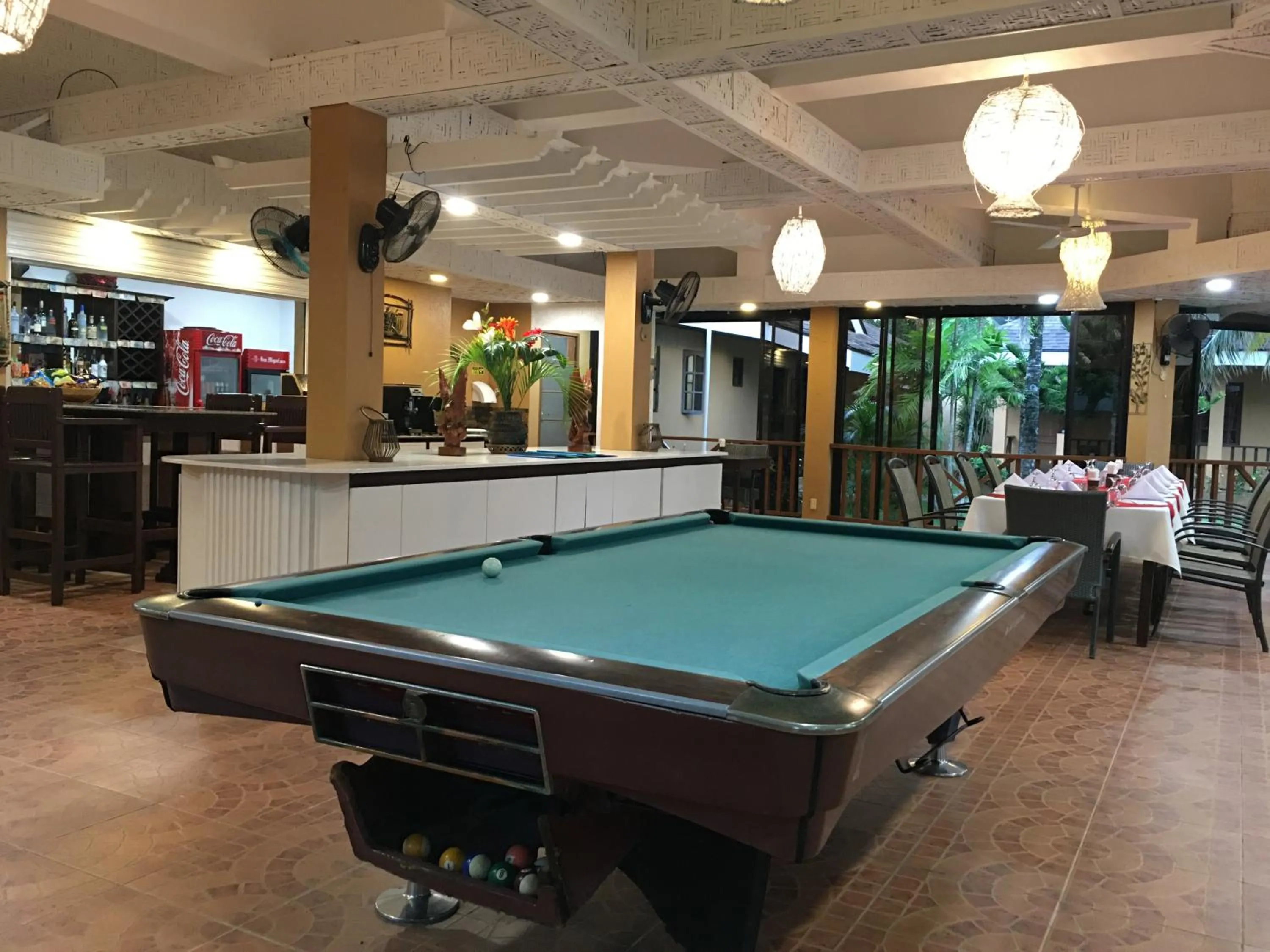 Restaurant/places to eat in Anda White Beach Resort