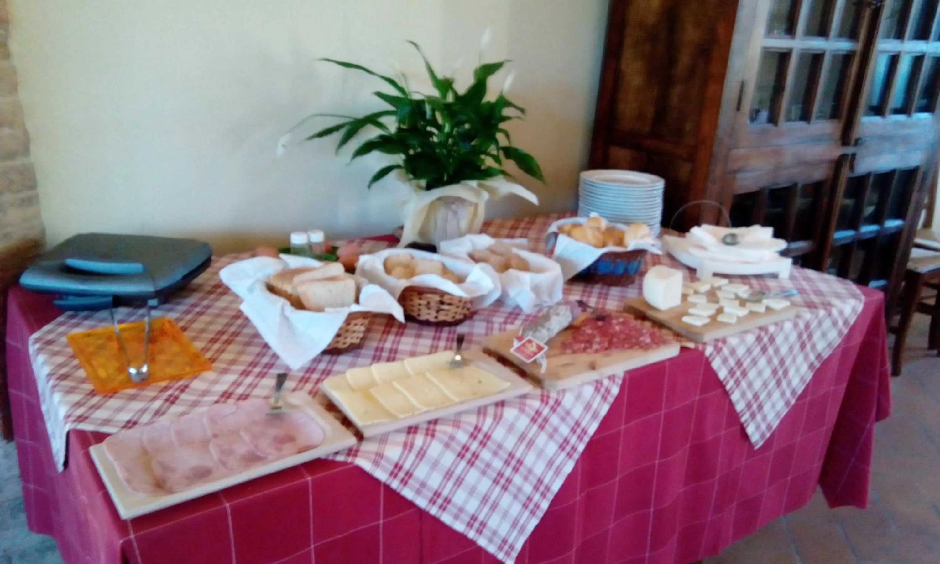 Italian breakfast in Parco Ducale Country House