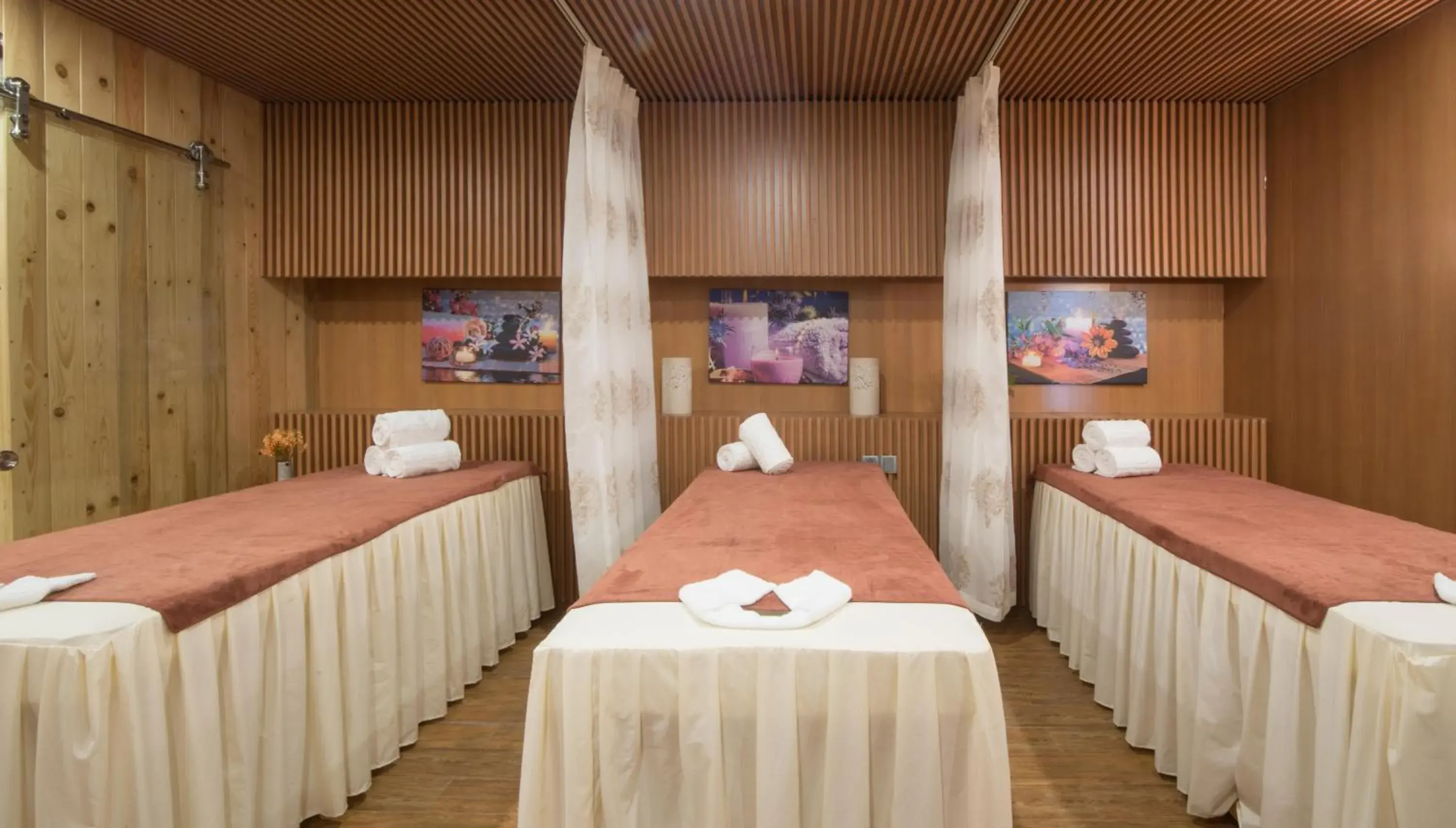 Spa and wellness centre/facilities, Bed in HAIAN Beach Hotel & Spa Spa and wellness centre/facilities, Bed in HAIAN Beach Hotel & Spa