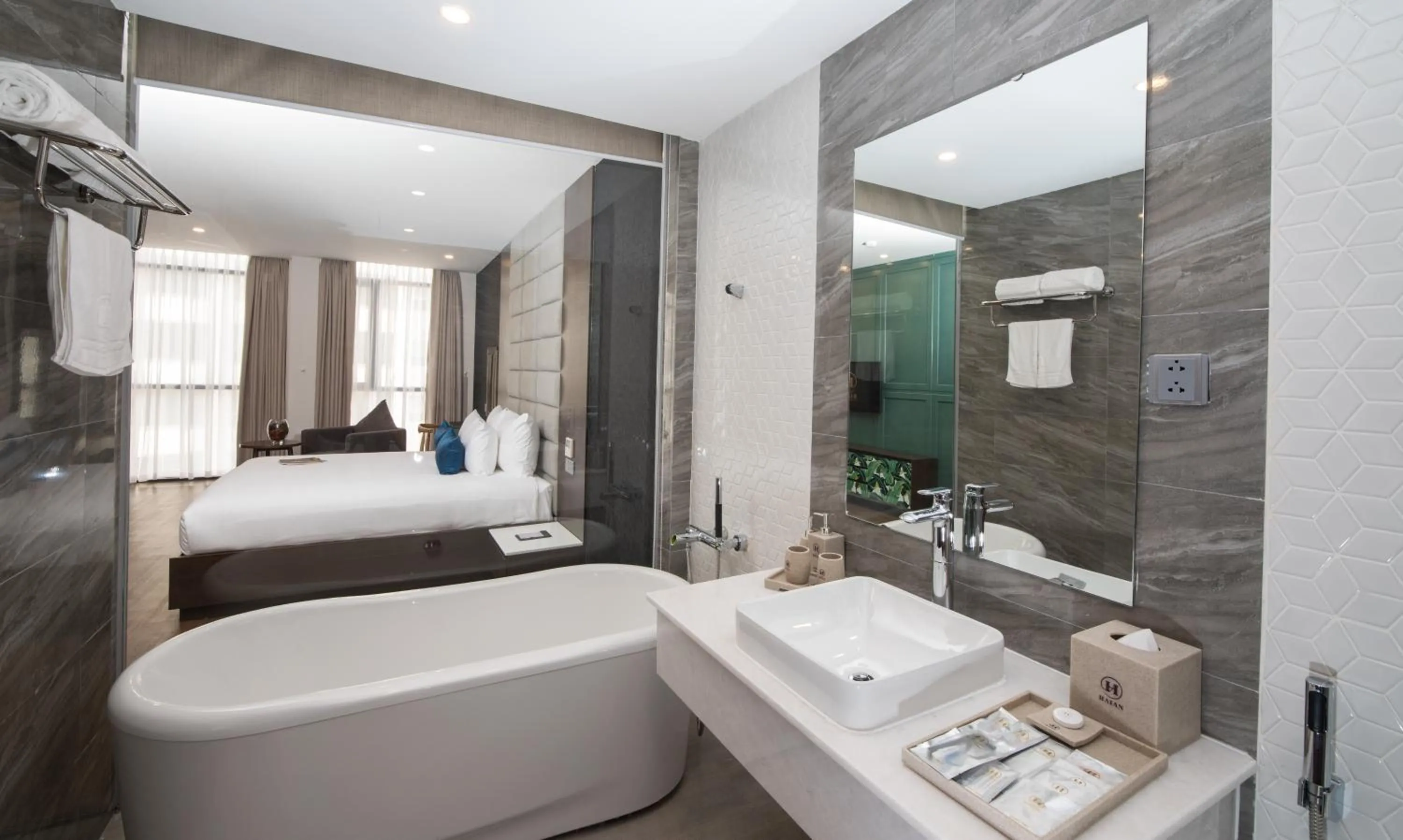 Shower, Bed in HAIAN Beach Hotel & Spa