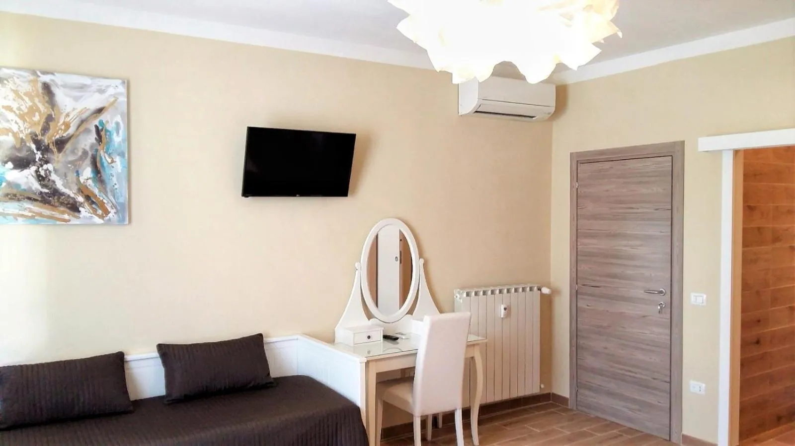 Pisa City Lodge