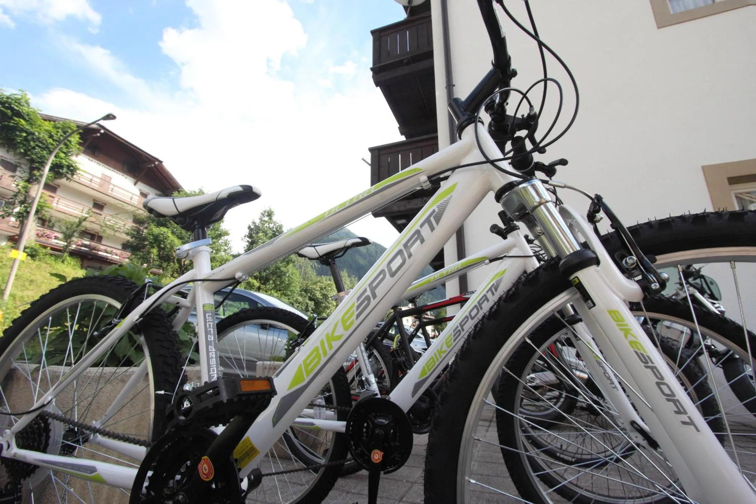 Cycling in Hotel Fanes Suite & Spa