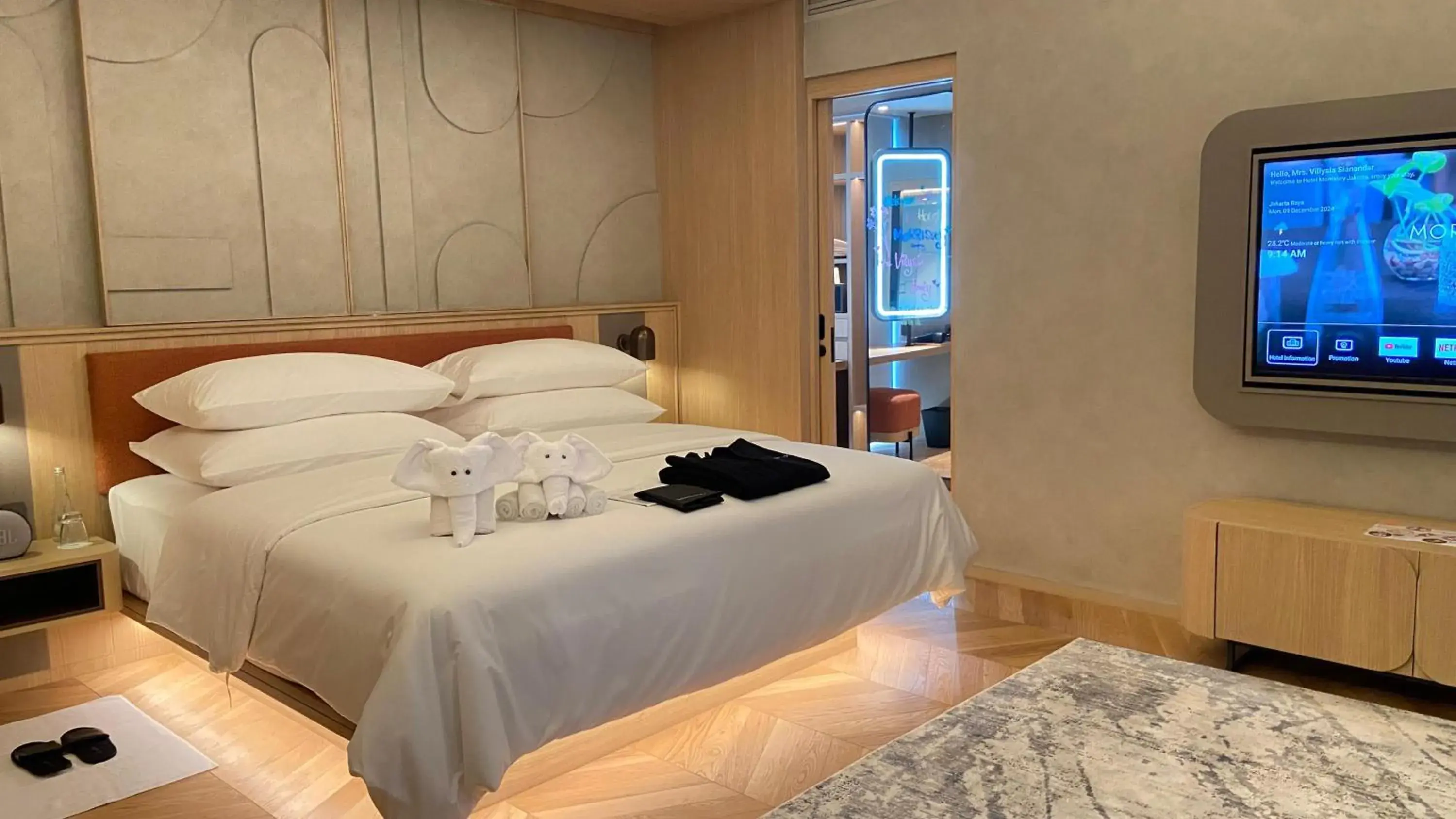 TV and multimedia, Bed in Morrissey Hotel TV and multimedia, Bed in Morrissey Hotel