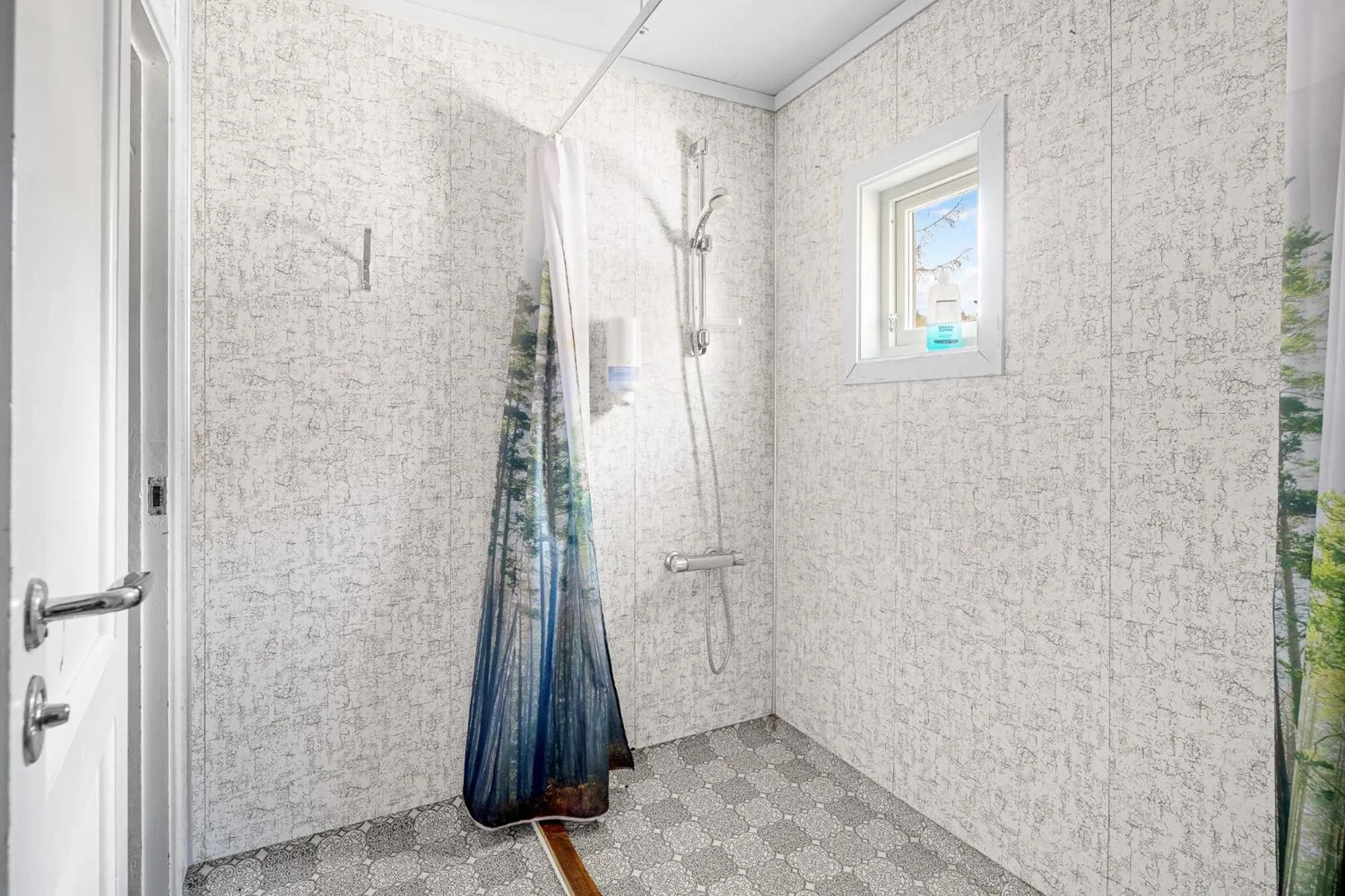 Shower in Hardanger Guesthouse