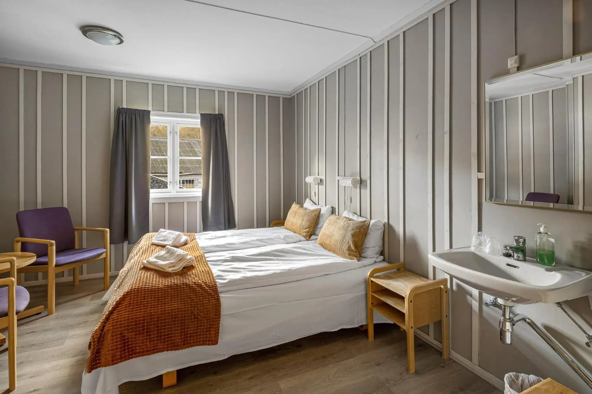 Standard Double Room with Shared Bathroom in Hardanger Guesthouse Standard Double Room with Shared Bathroom in Hardanger Guesthouse