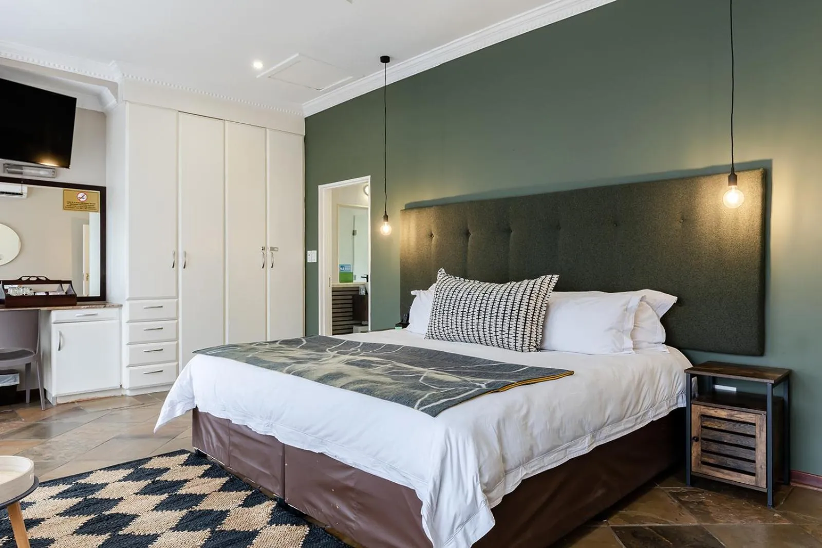 Bed in Matumi Golf Lodge