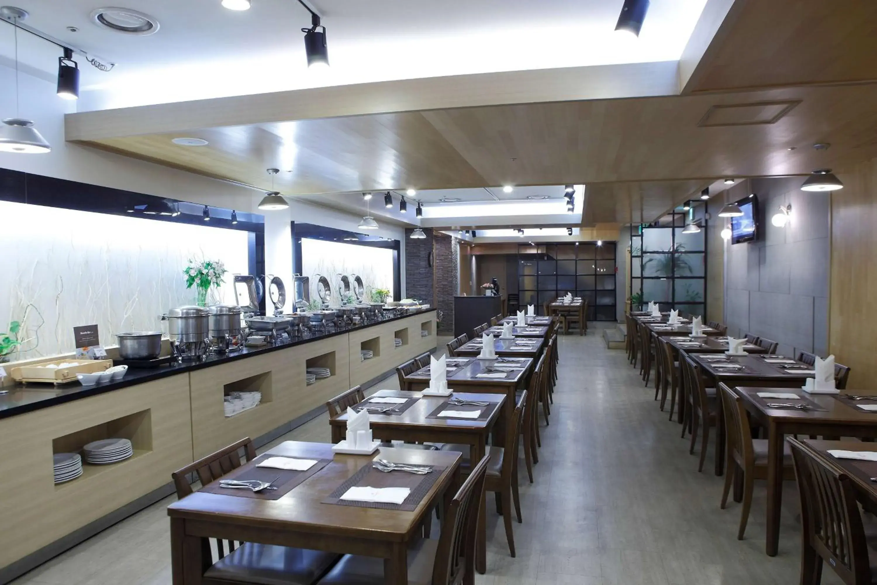 Restaurant/places to eat in Ramada by Wyndham Dongtan Restaurant/places to eat in Ramada by Wyndham Dongtan