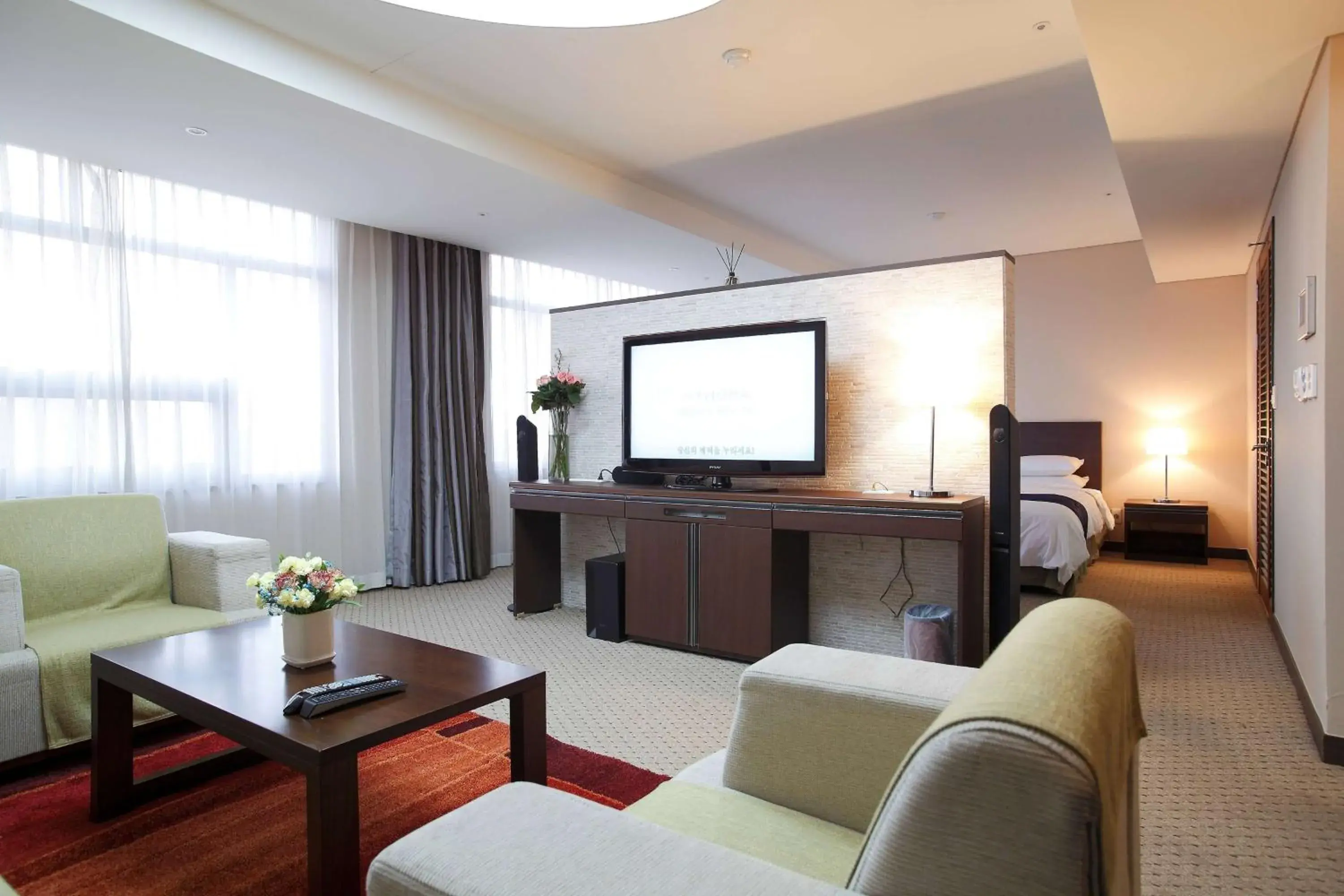 Photo of the whole room in Ramada by Wyndham Dongtan Photo of the whole room in Ramada by Wyndham Dongtan