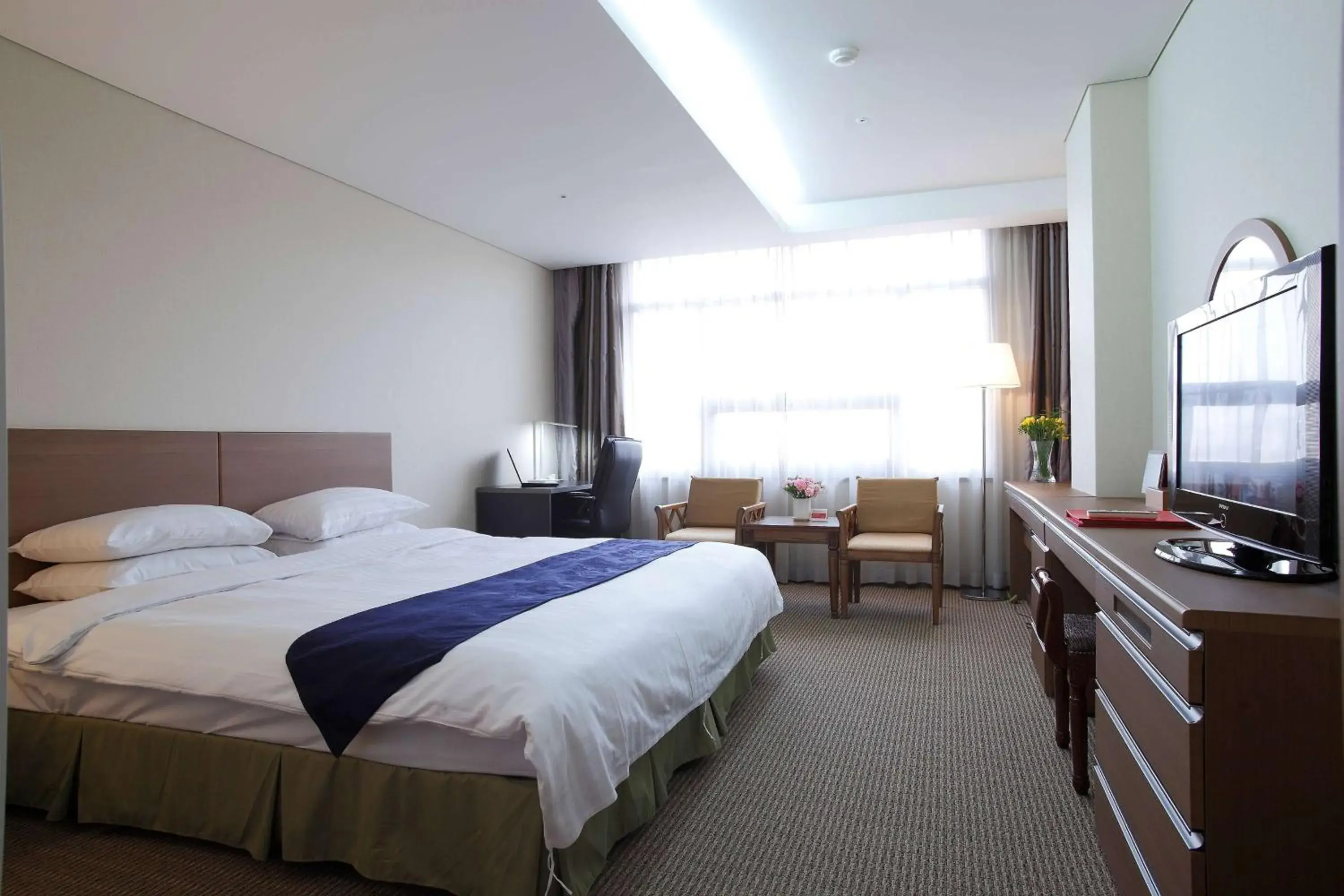 Photo of the whole room, Bed in Ramada by Wyndham Dongtan Photo of the whole room, Bed in Ramada by Wyndham Dongtan