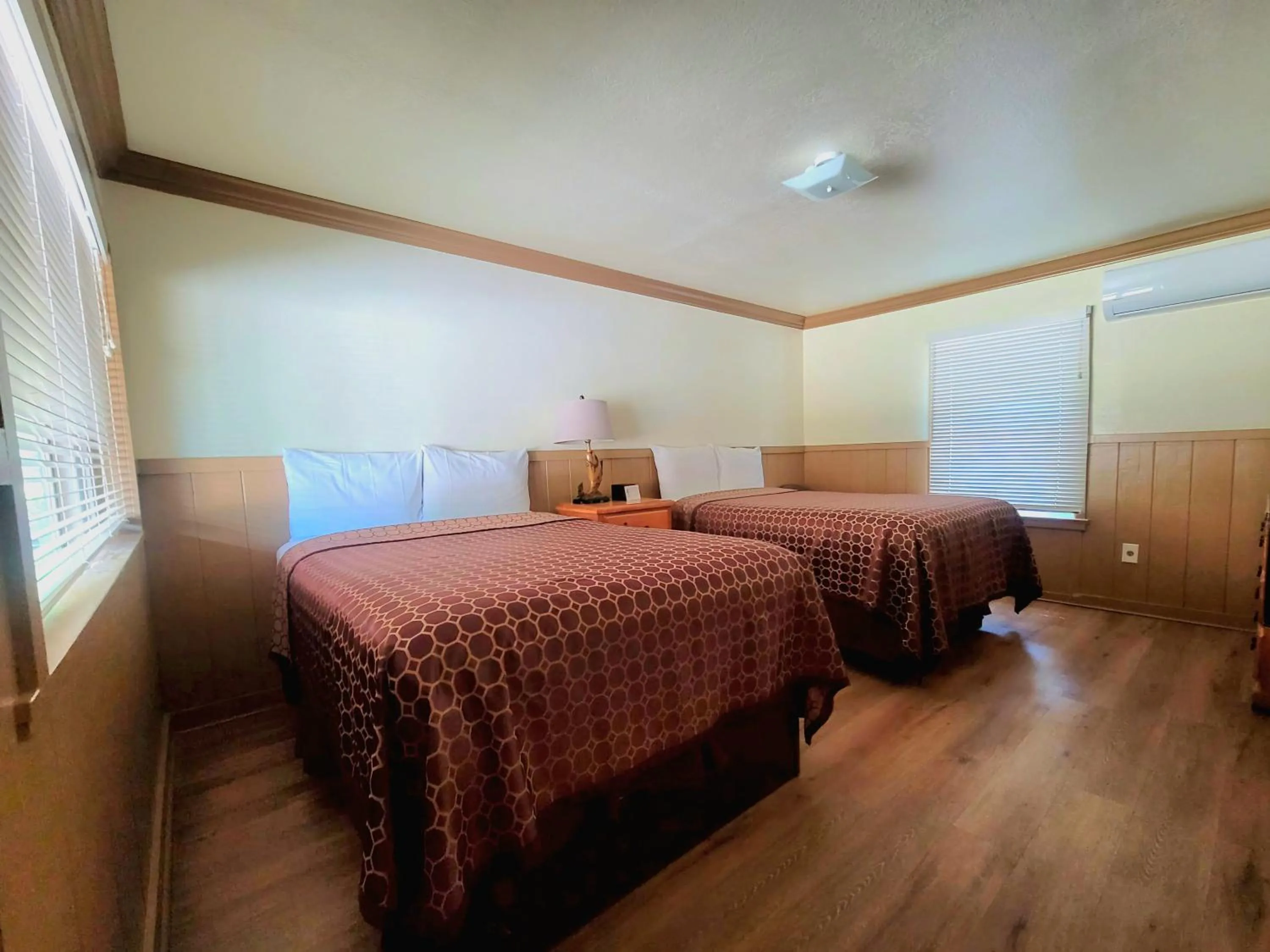 Bed in Kernville Inn