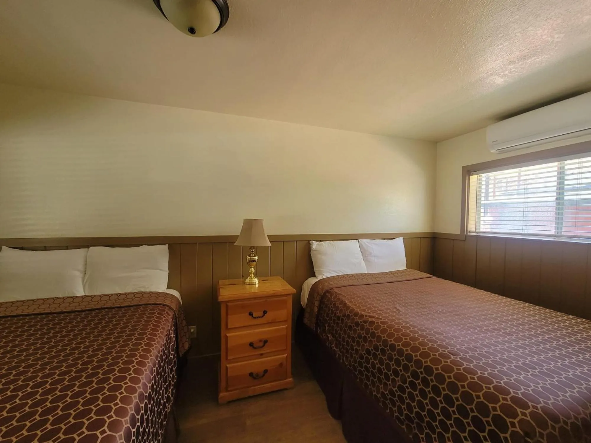 Bed in Kernville Inn