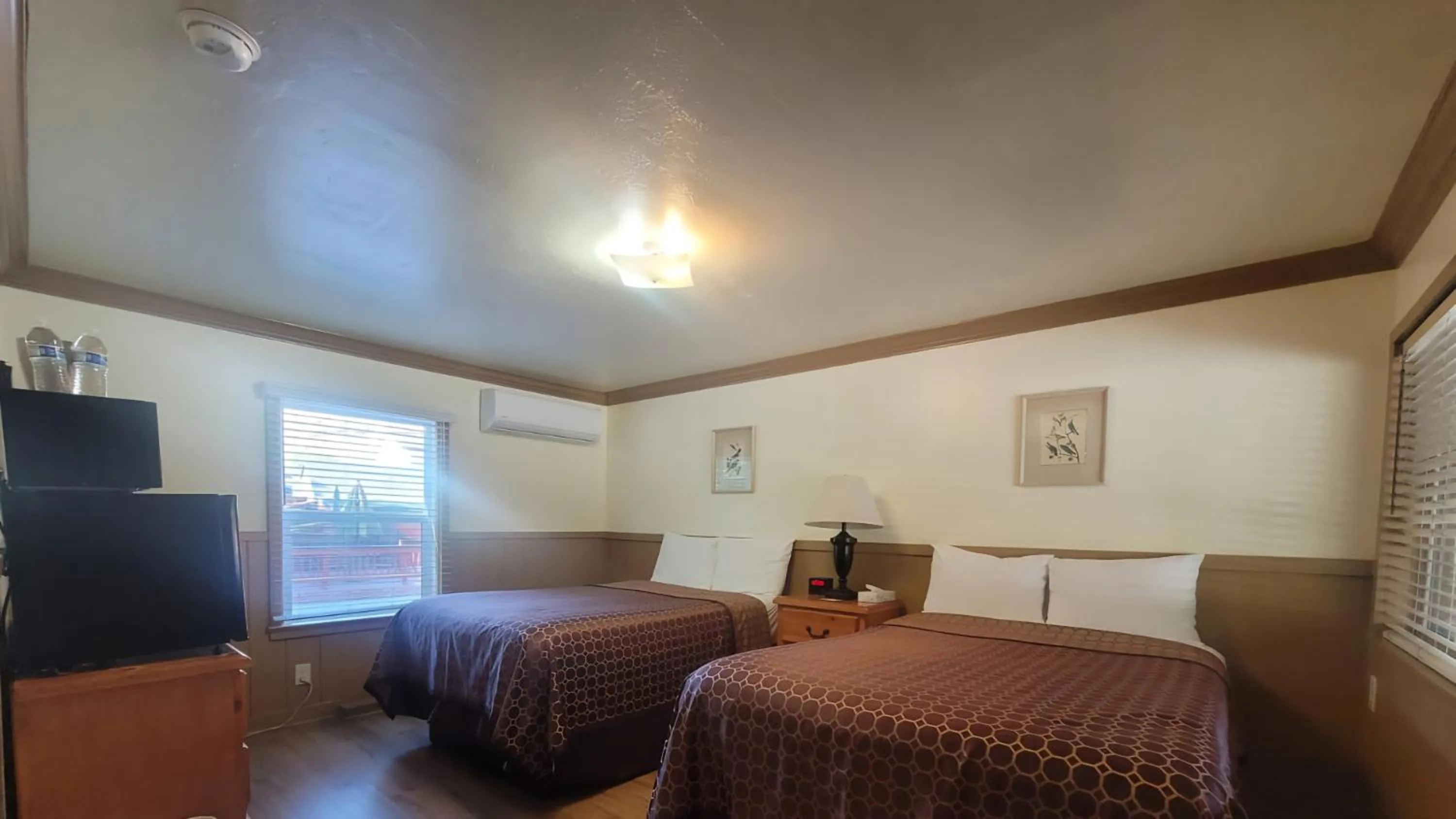 Bed in Kernville Inn