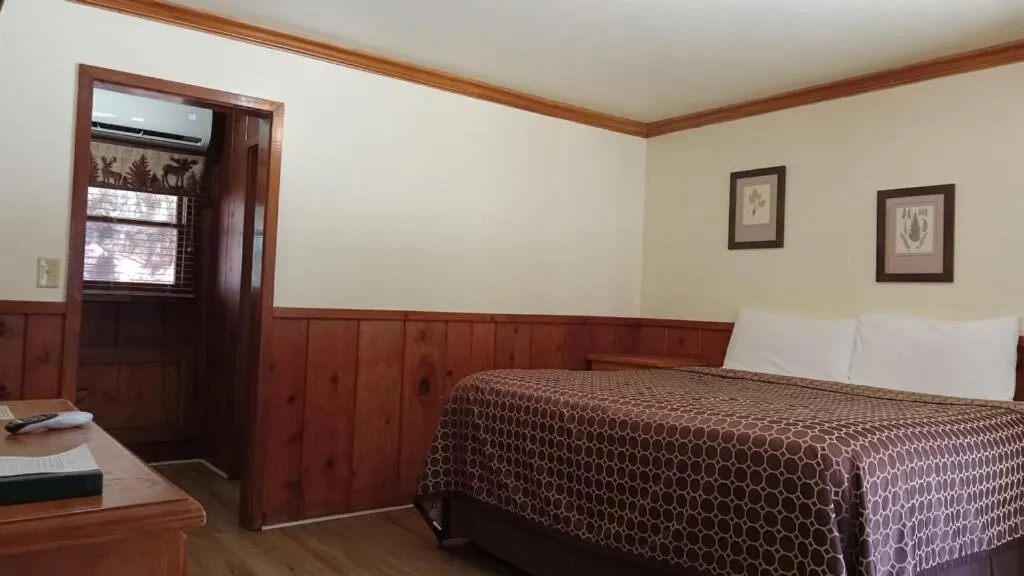 Bed in Kernville Inn