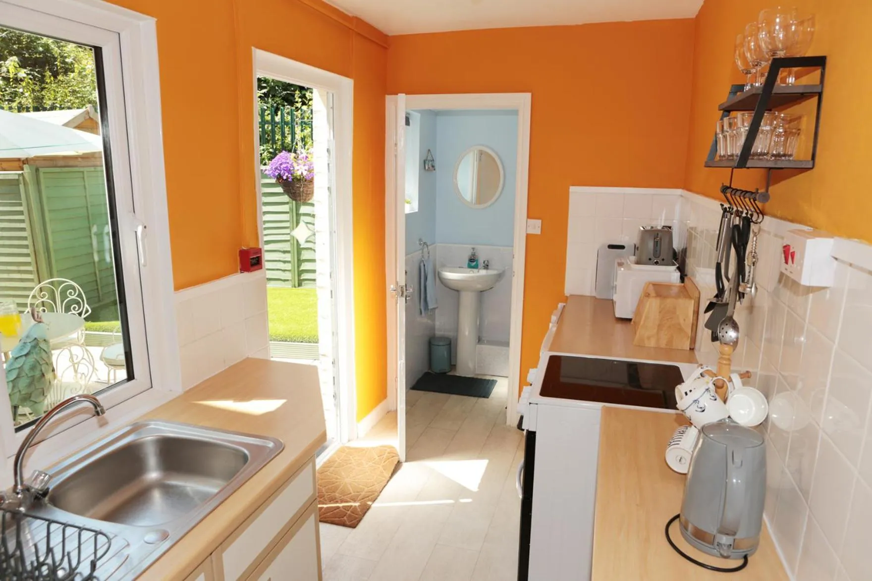 Kitchen or kitchenette in Abbey View Holiday Flats