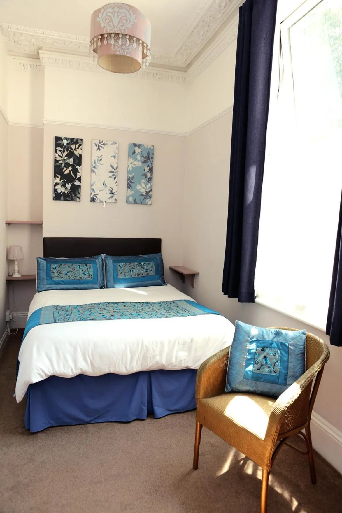 Bedroom, Bed in Abbey View Holiday Flats
