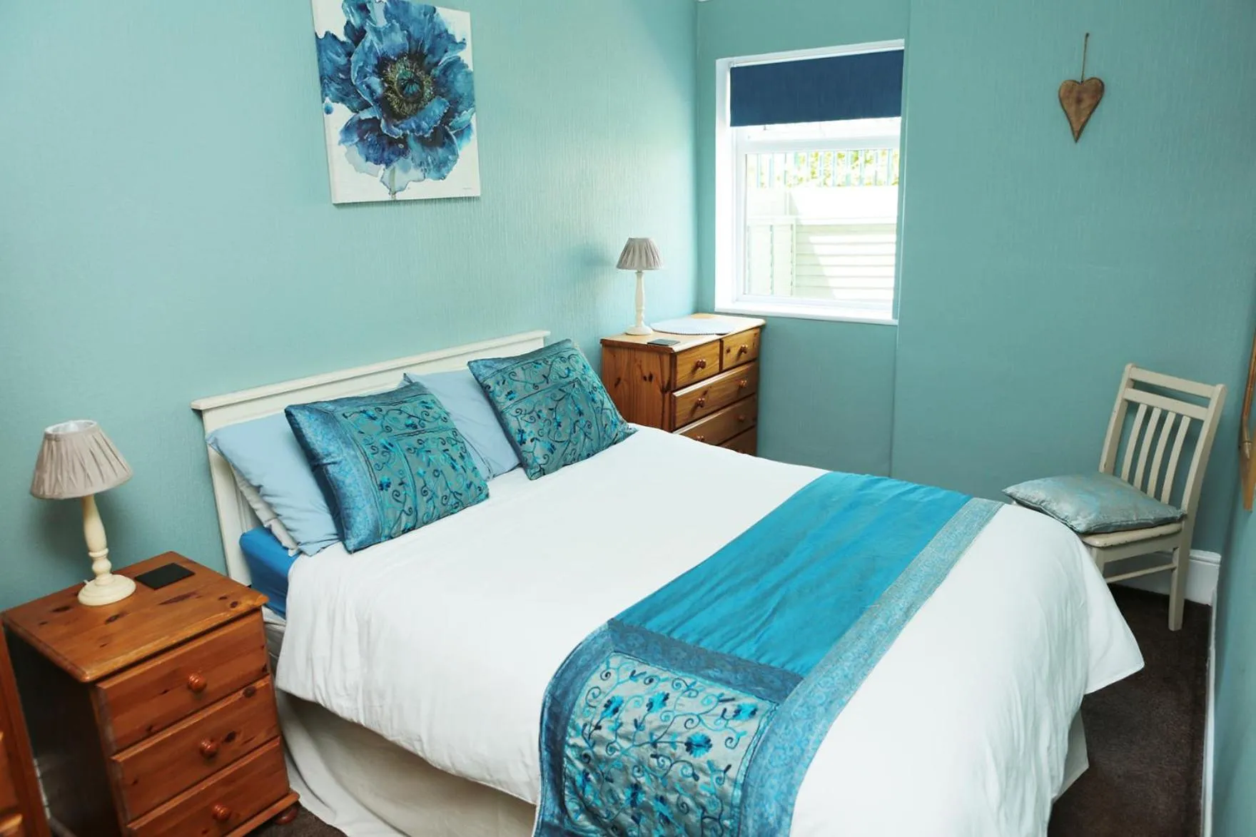 Bedroom, Bed in Abbey View Holiday Flats