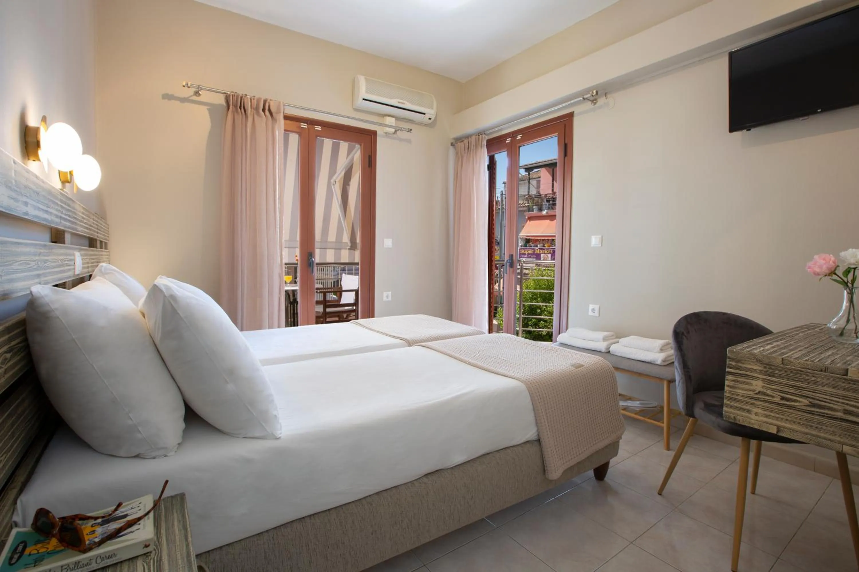 Bed in Athina résidence