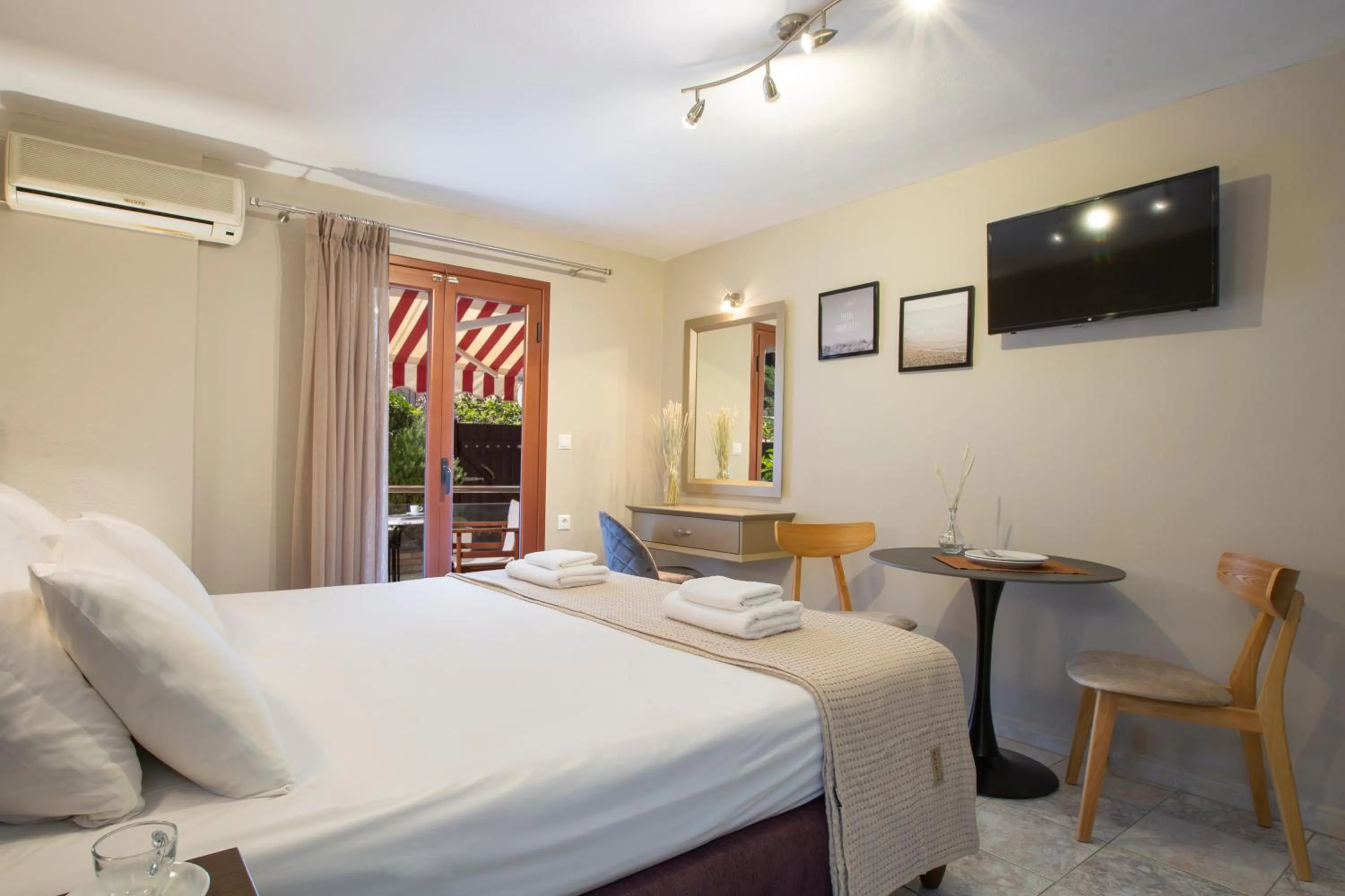 Bed in Athina résidence