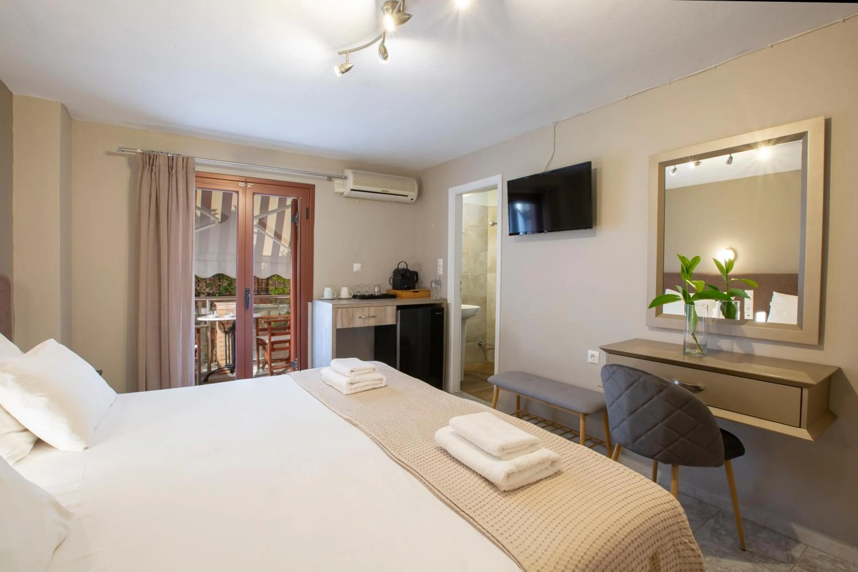 Bed in Athina résidence