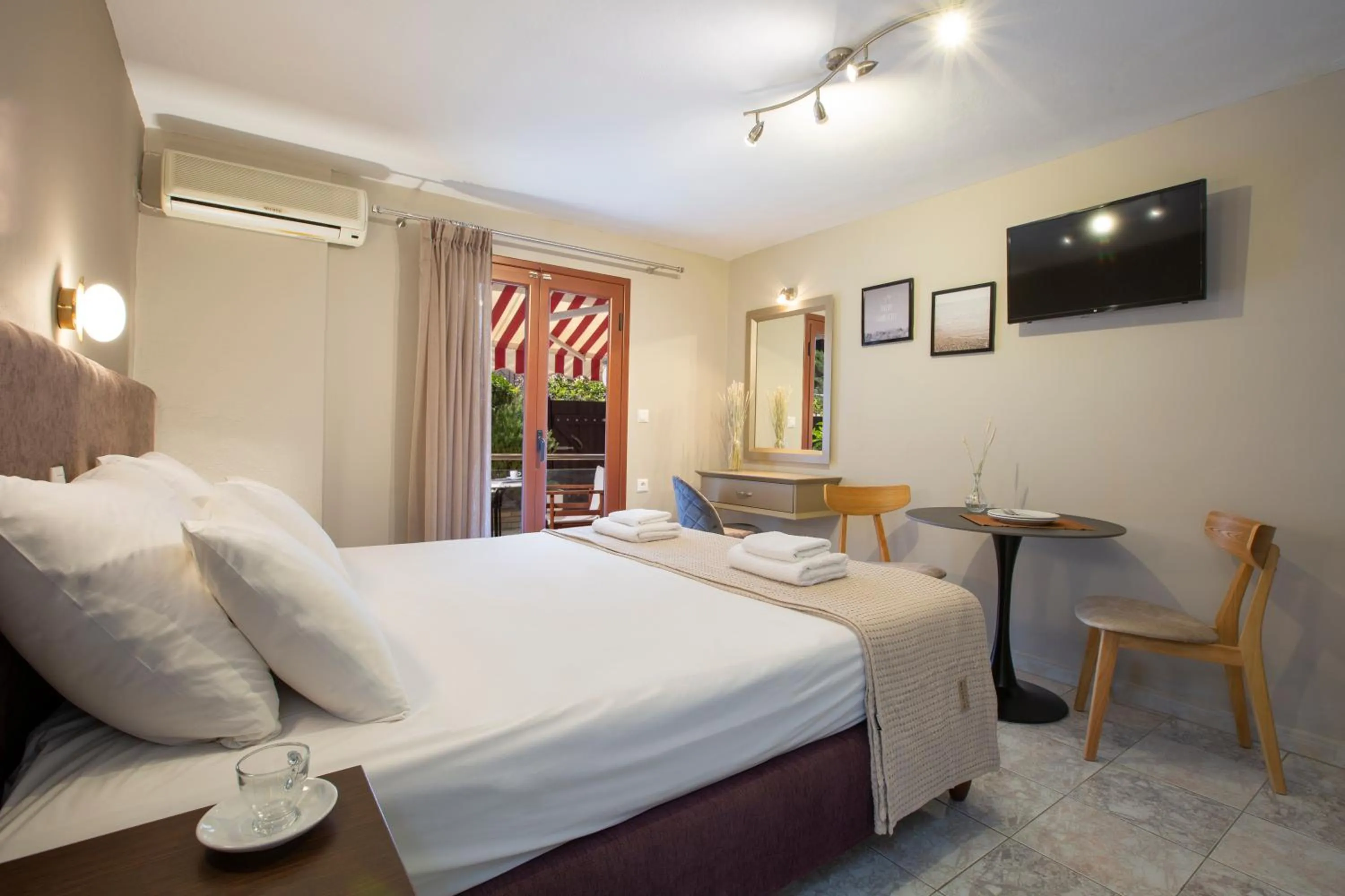 Bed in Athina résidence