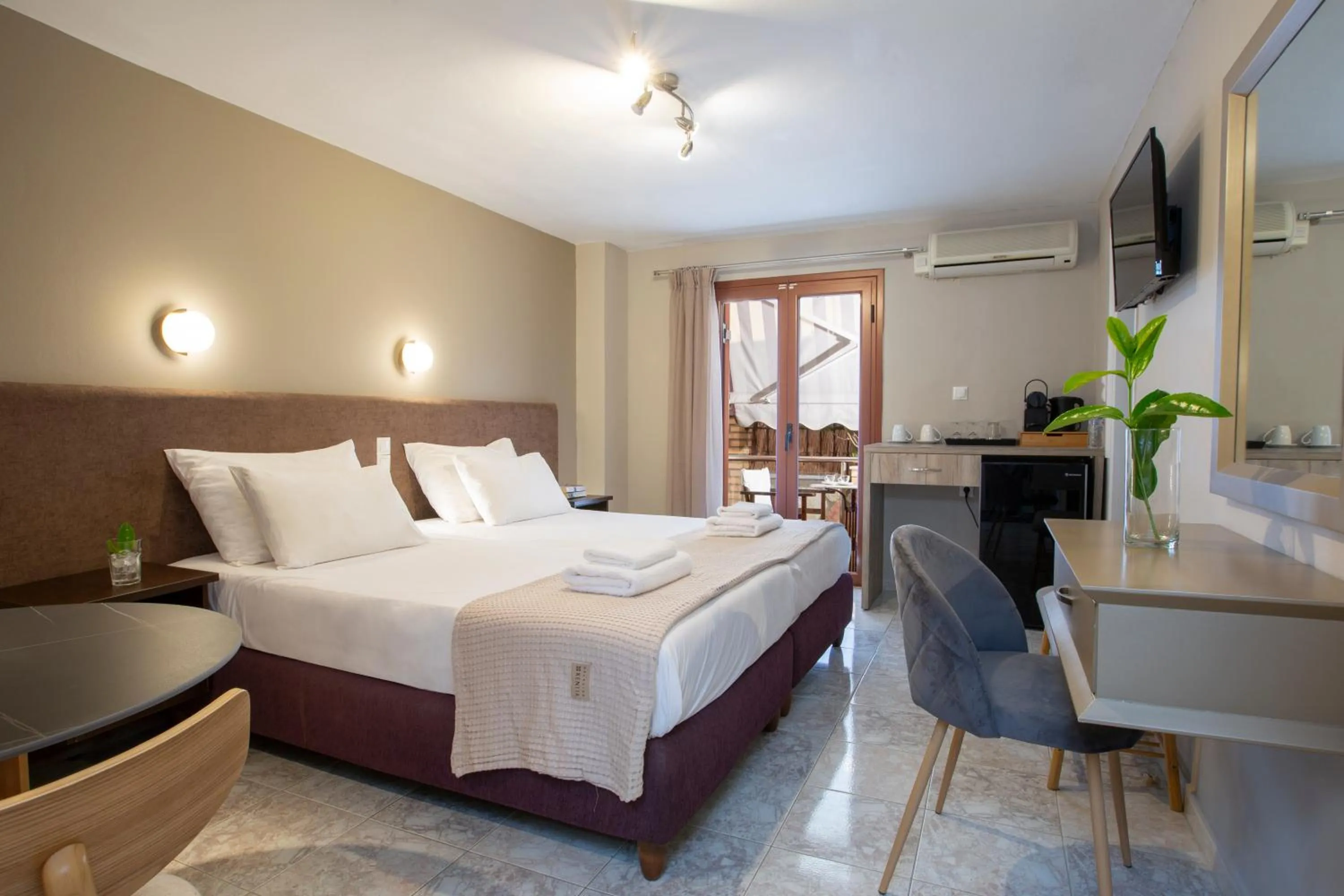 Bed in Athina résidence