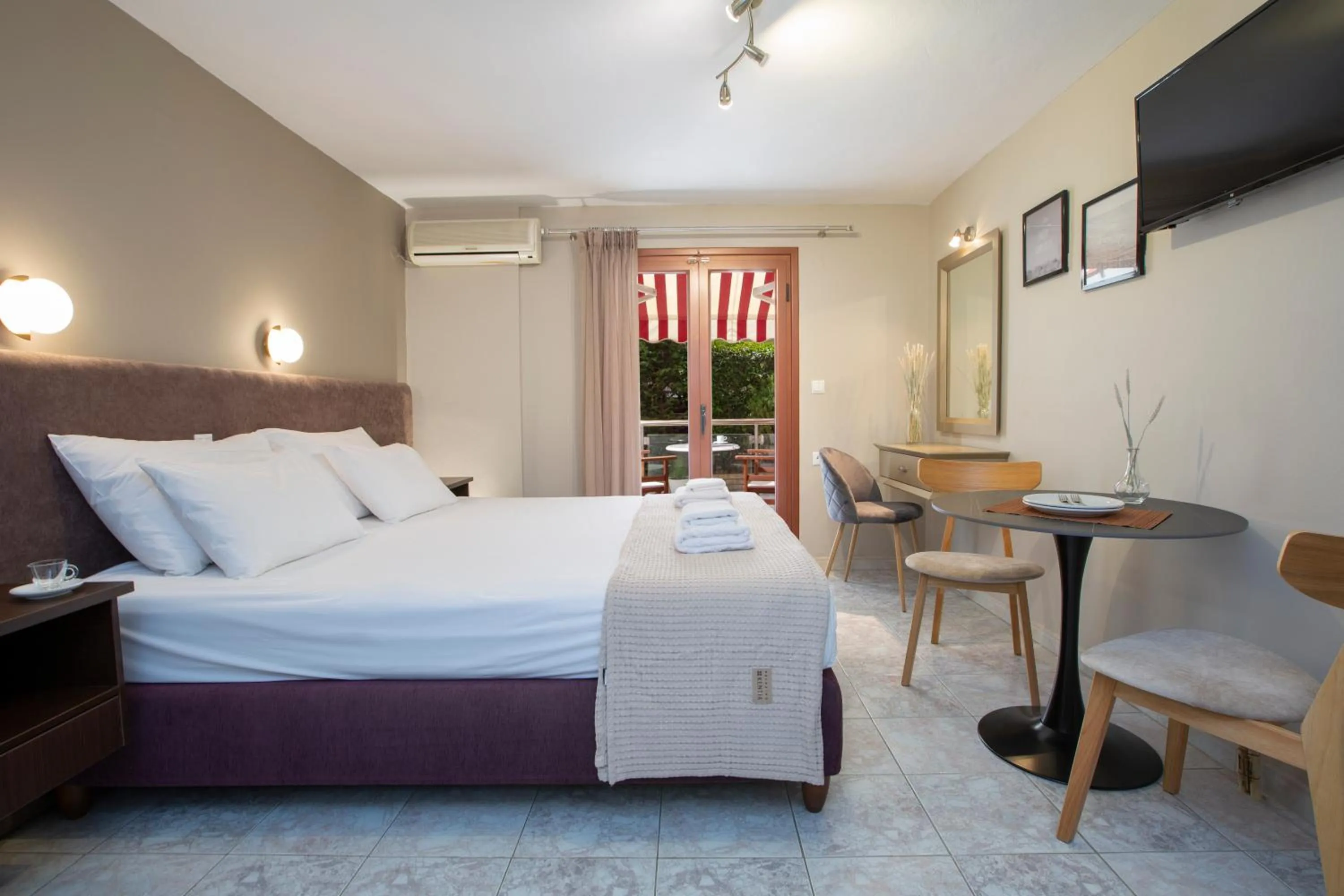 Bed in Athina résidence