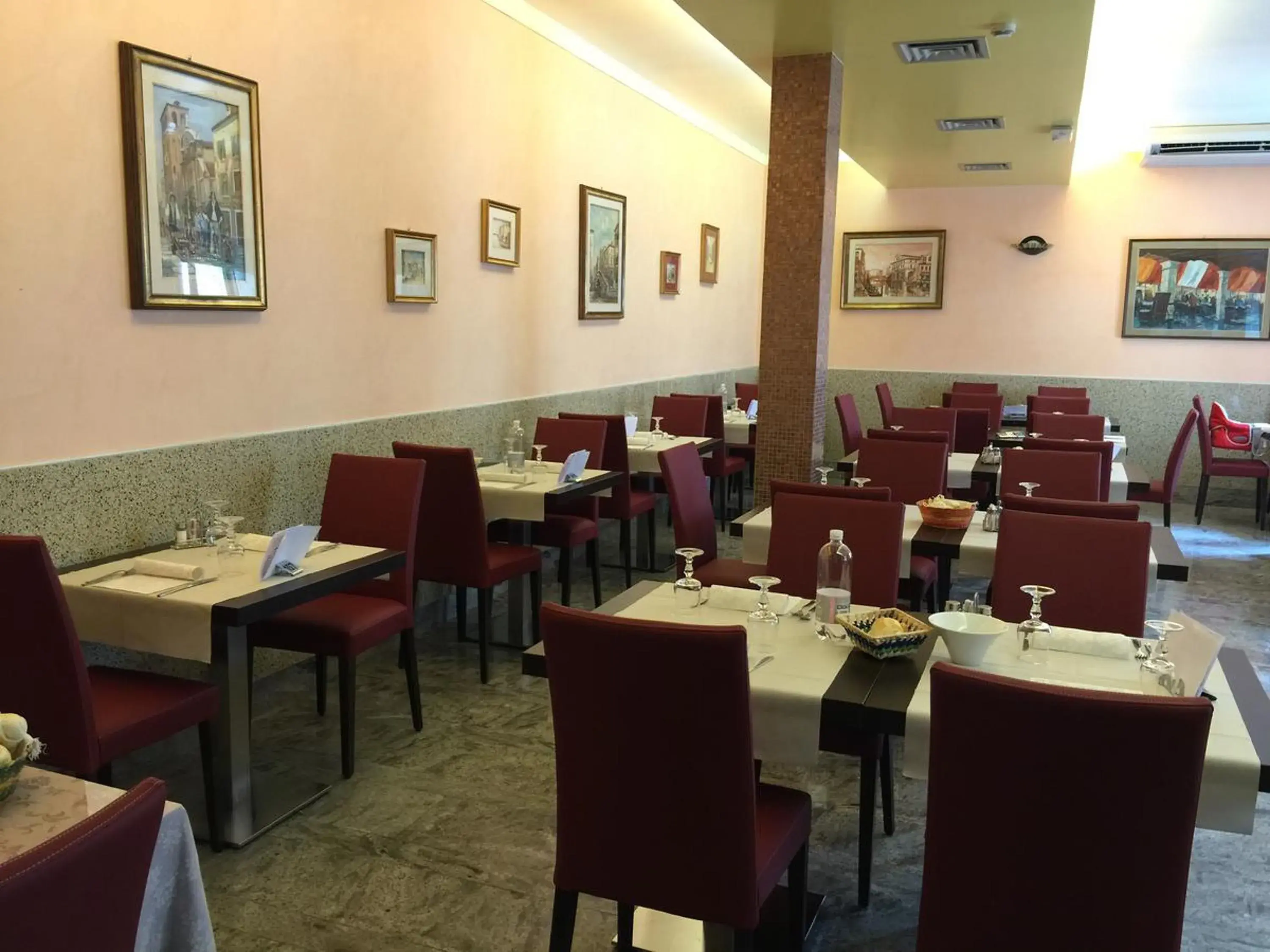 Restaurant/places to eat in Hotel Ragno D'Oro Restaurant/places to eat in Hotel Ragno D'Oro