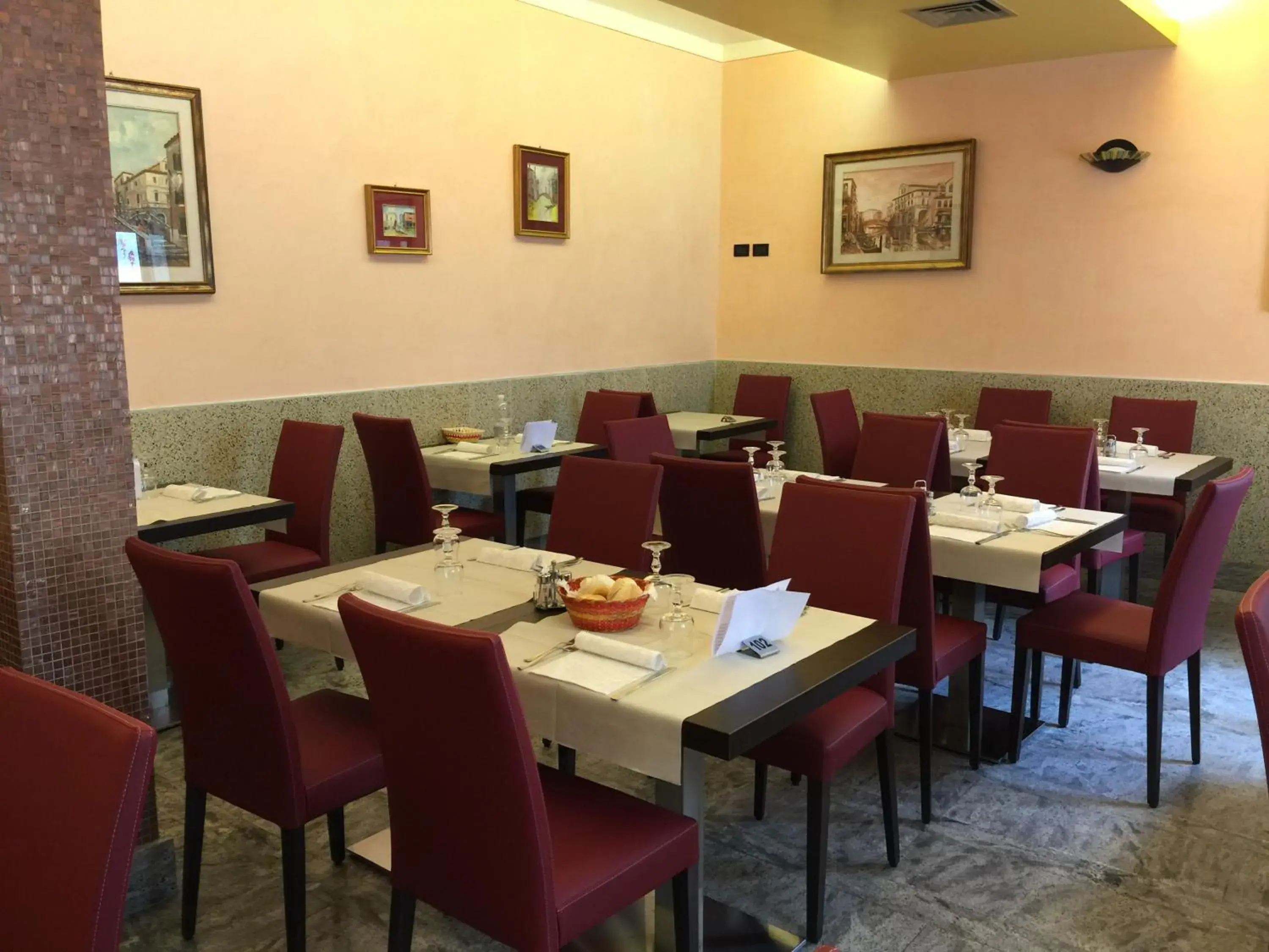 Restaurant/places to eat in Hotel Ragno D'Oro Restaurant/places to eat in Hotel Ragno D'Oro