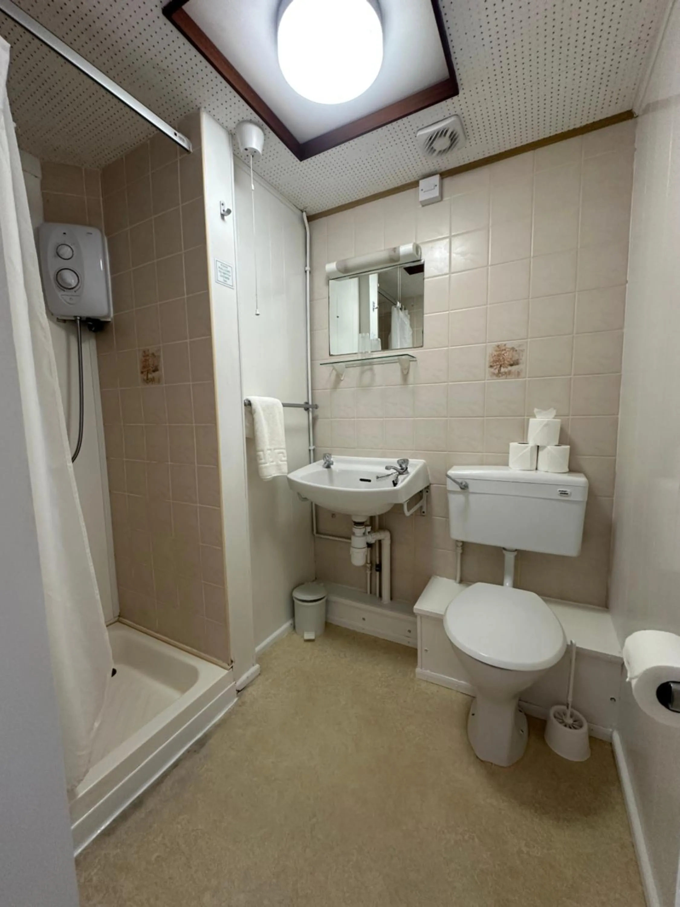 Shower in Clarence House Hotel