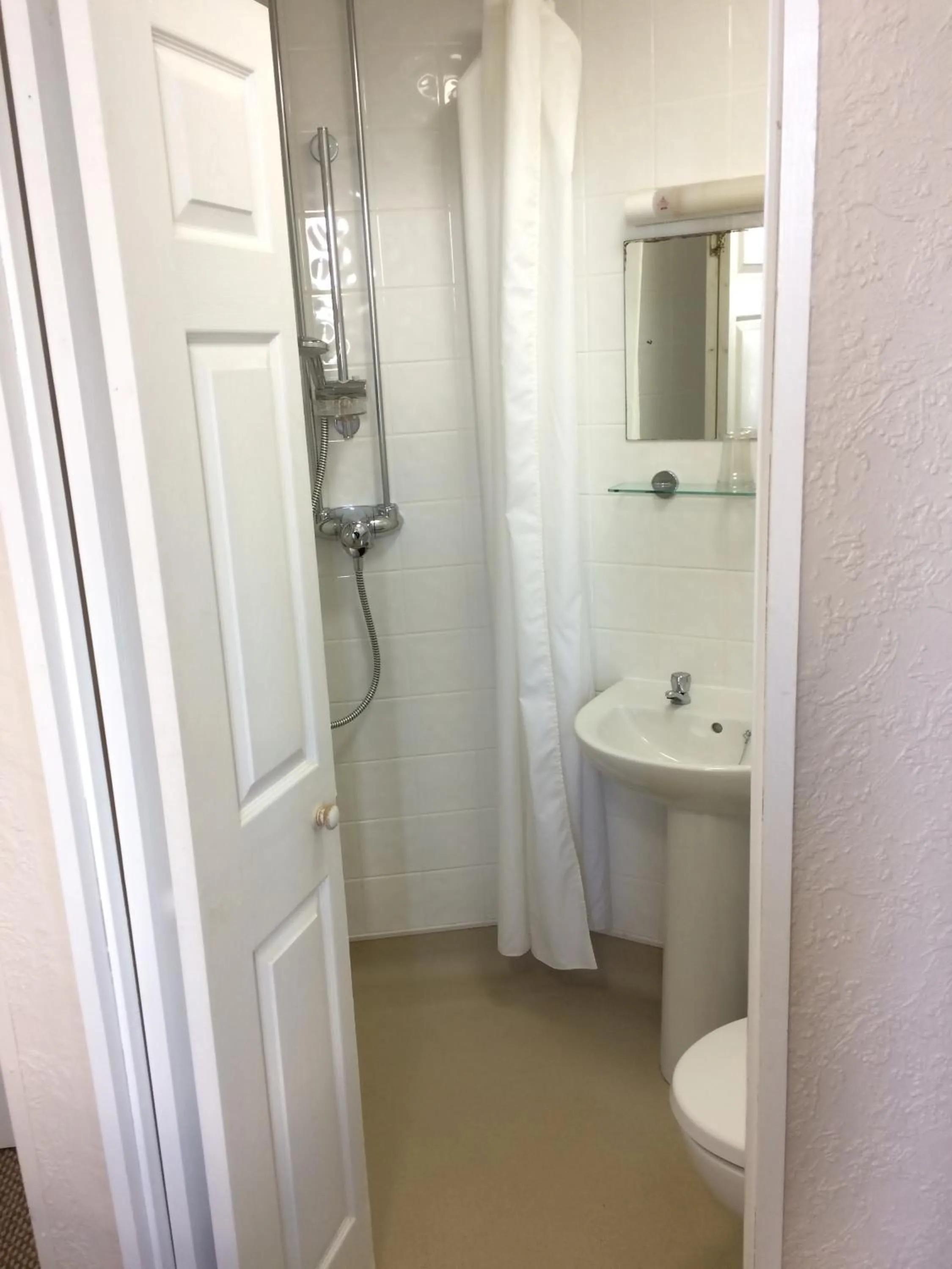 Shower in Clarence House Hotel