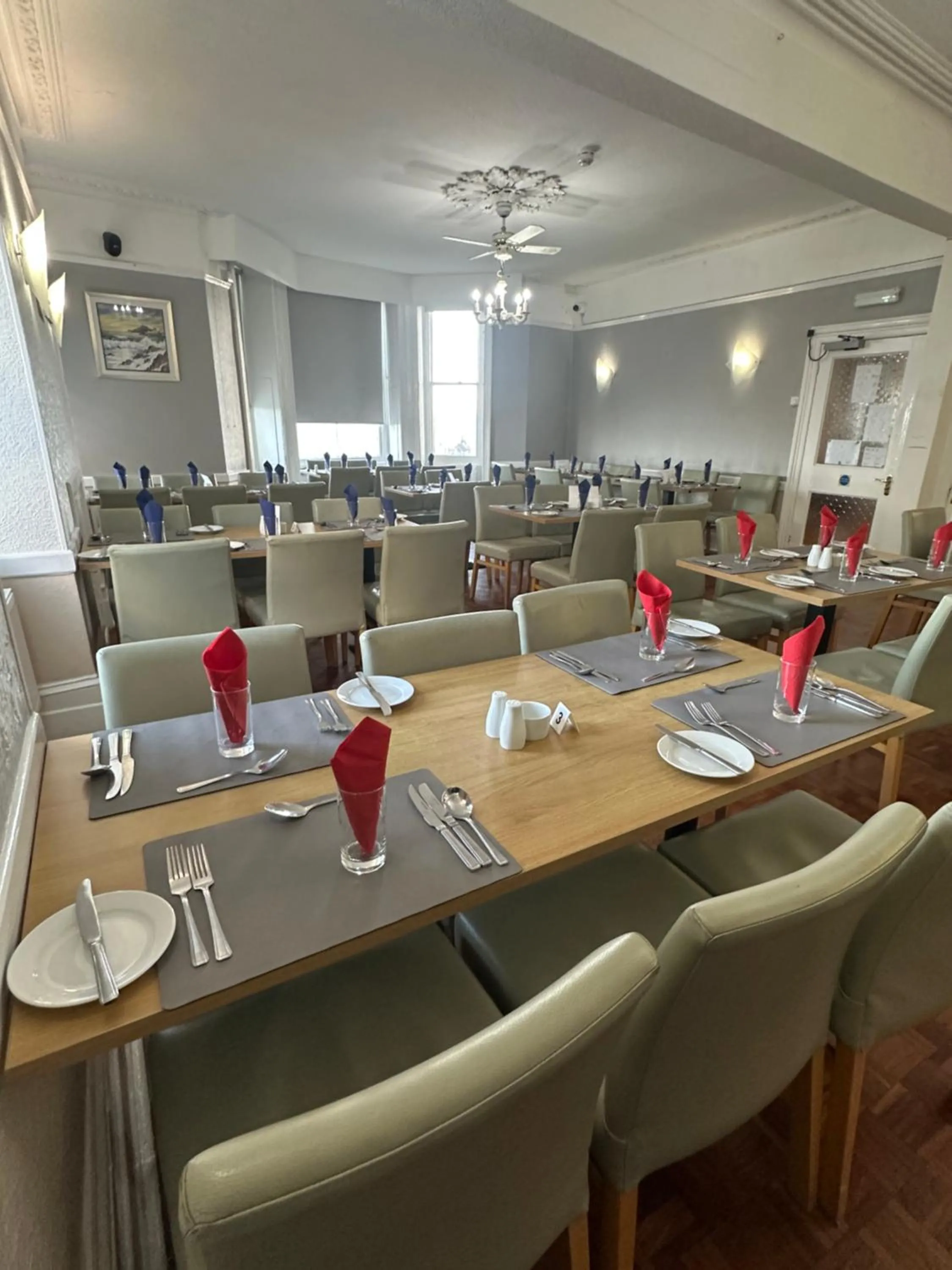 Restaurant/places to eat in Clarence House Hotel