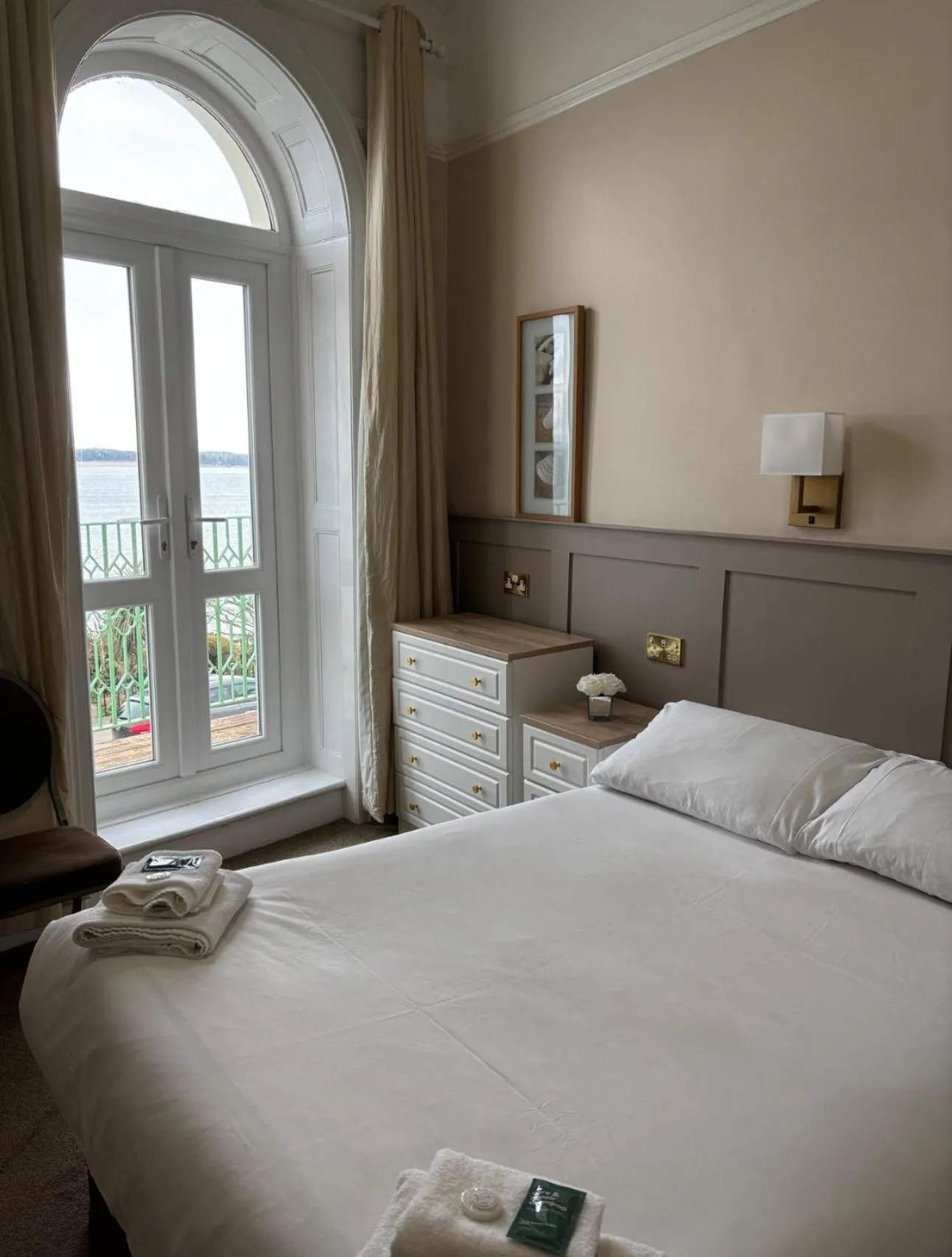 Bedroom, Bed in Clarence House Hotel