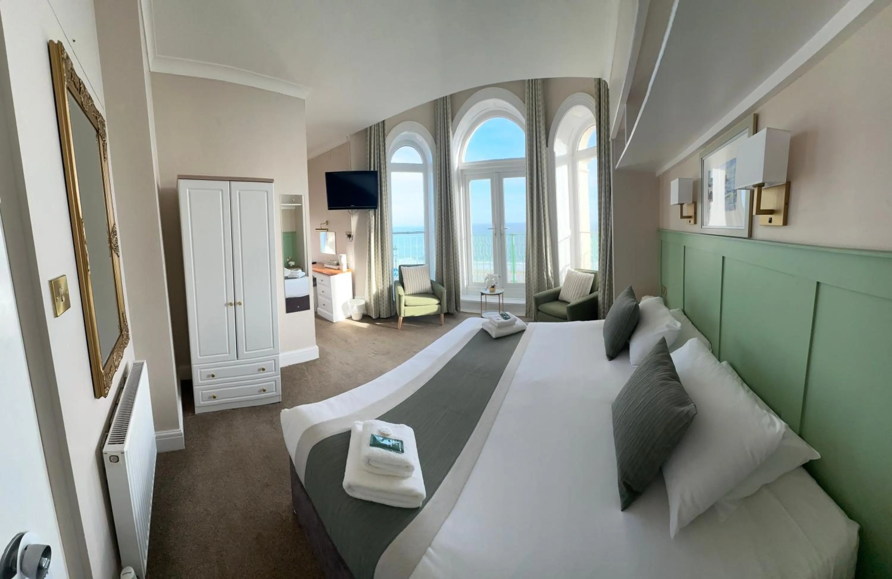 Bedroom, Bed in Clarence House Hotel
