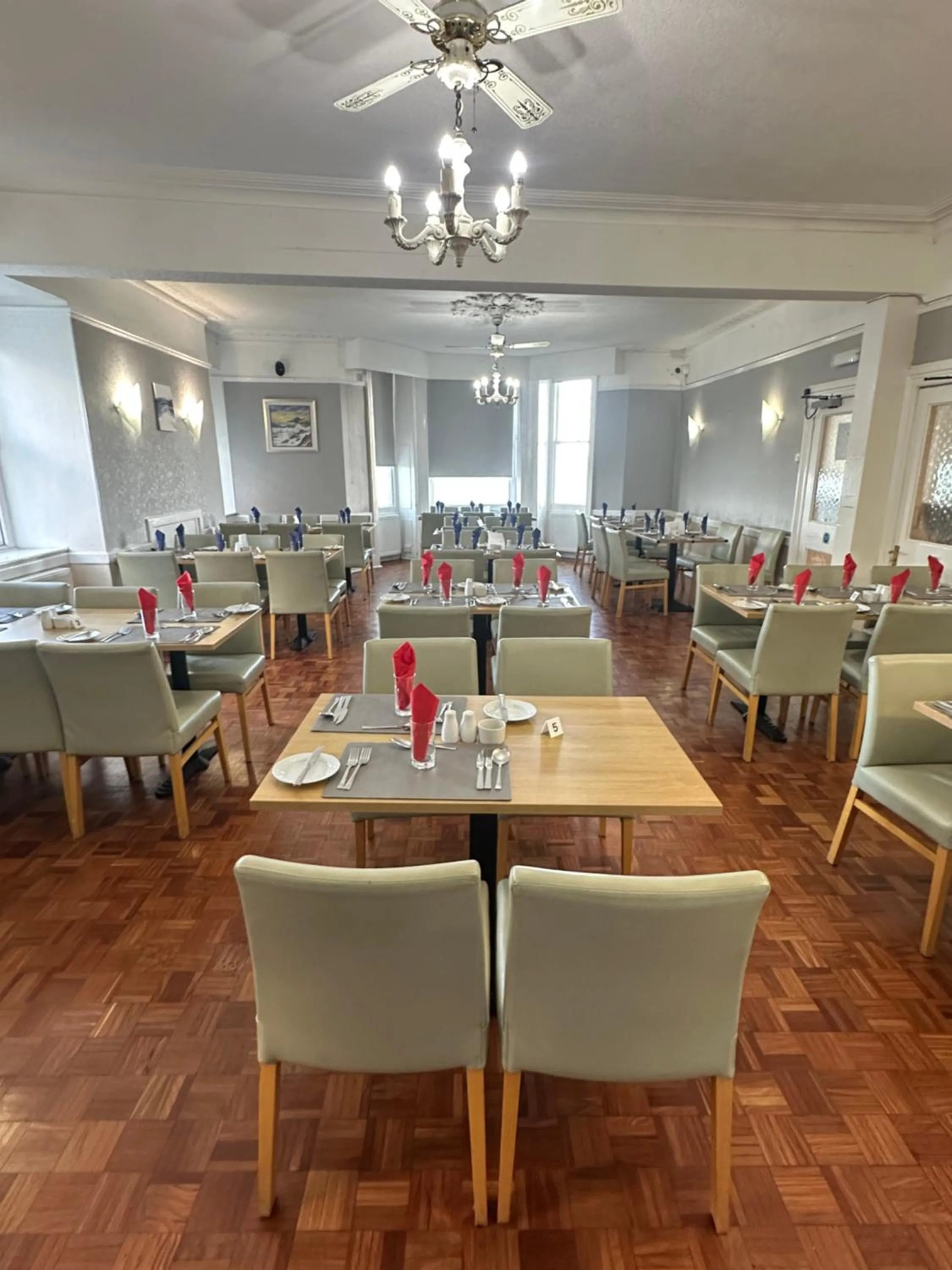 Restaurant/places to eat in Clarence House Hotel