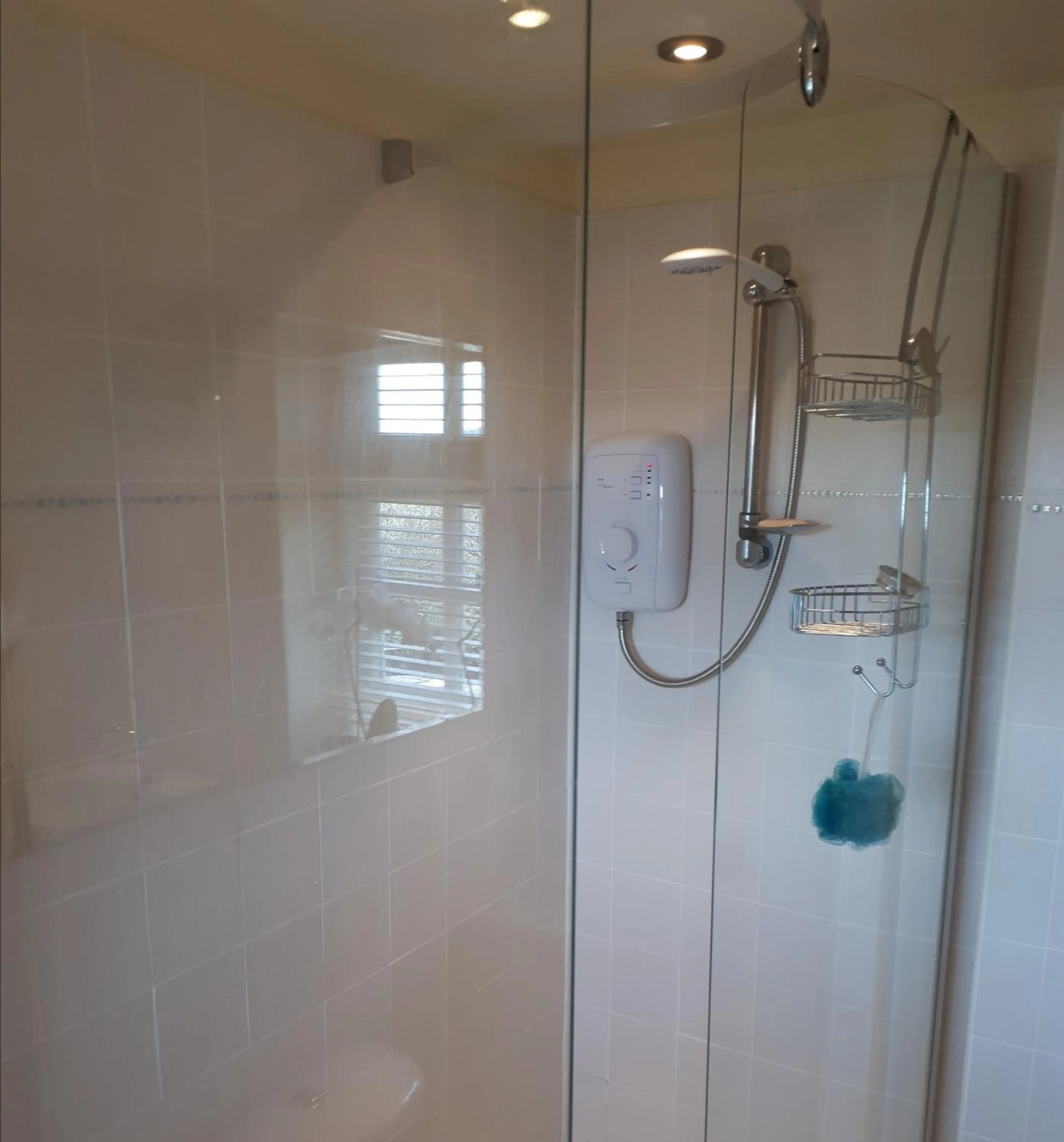 Shower in Court Barn Cottage B&B